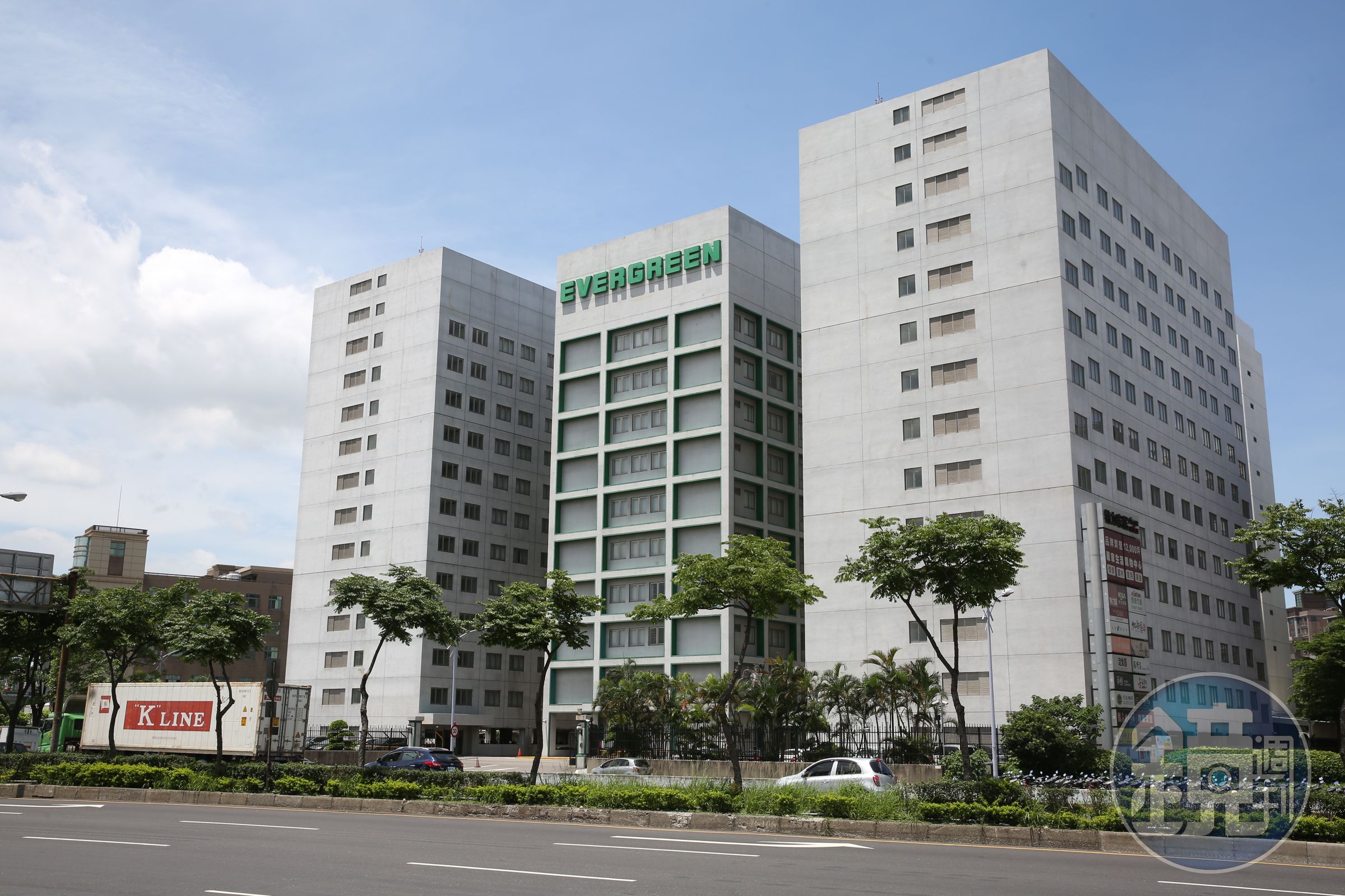 長榮國際公司改選7席董監事，張國華派大獲全勝，張國明與張國政認為股東會違法選任，分5大案提告。