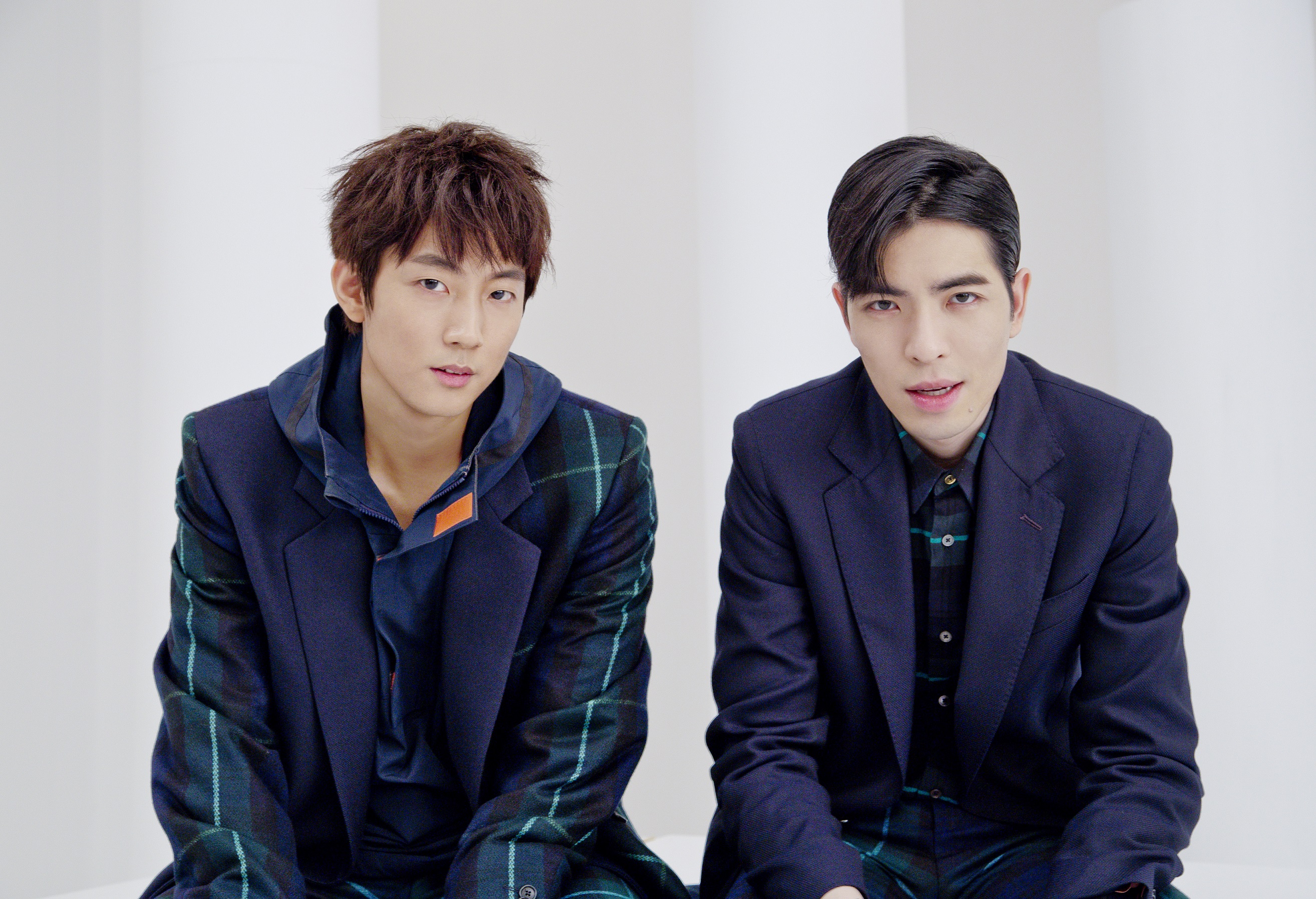 蕭敬騰（右）主持金曲獎典禮時採訪許書豪的一段逗趣互動，促成了兩人合作新歌〈別再叫我哥〉。 （上行娛樂提供）