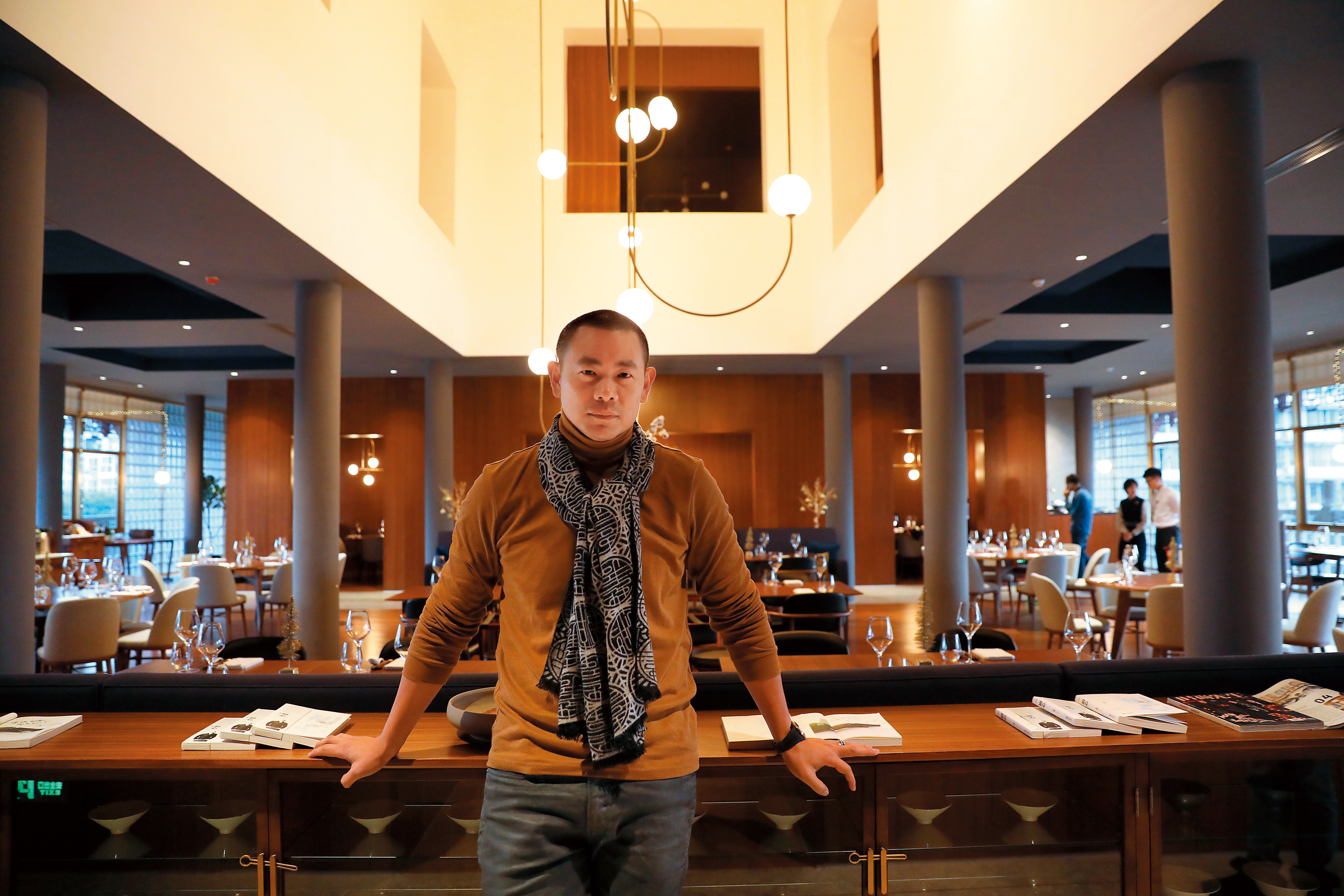 江振誠接下「廊橋THE BRIDGE」創意暨廚藝總監的任務後，足足花了2年時間找資料做功課，從零開始累積川菜知識，再加入自己的國際視野。。