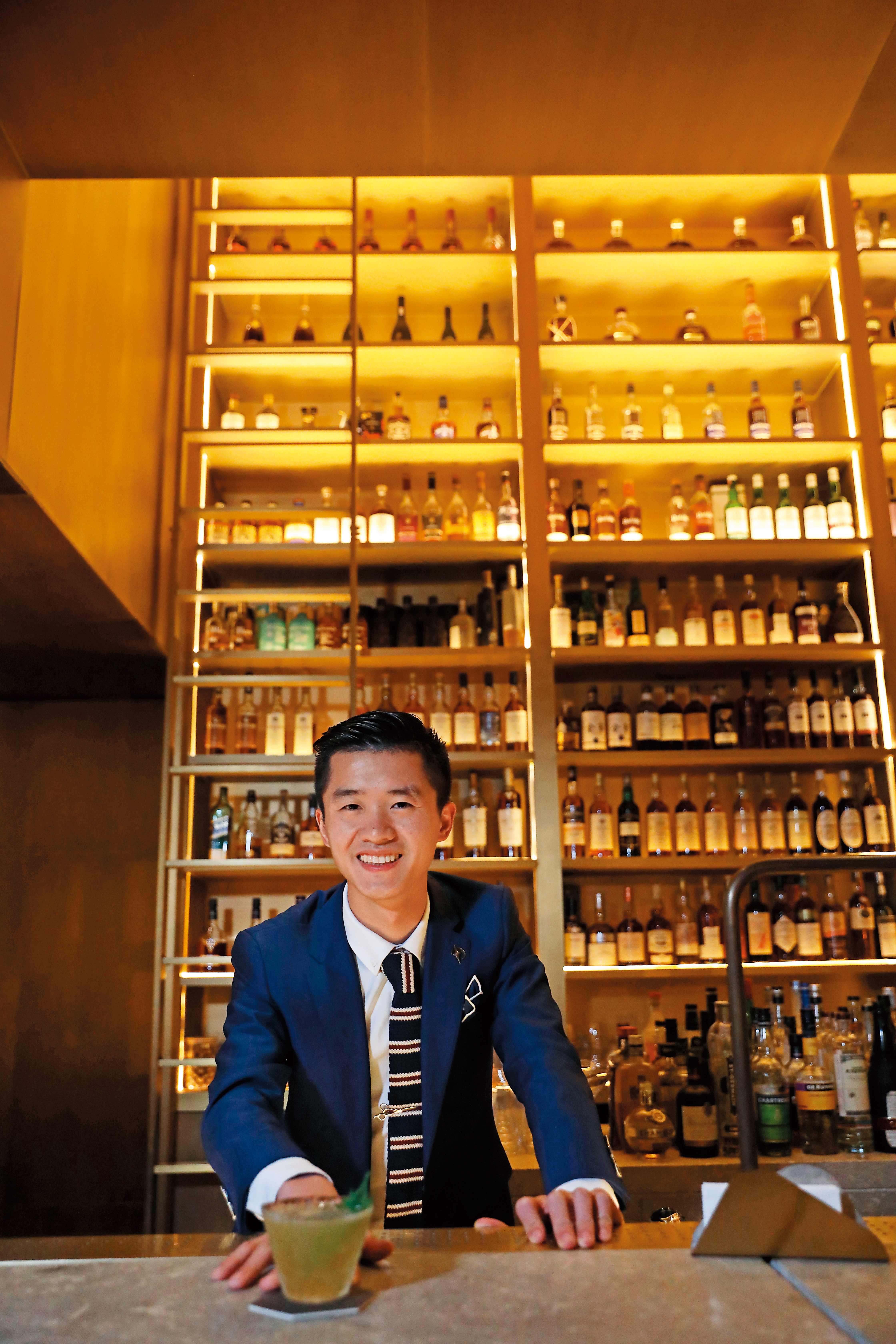 廊肆的Bartender潘磊有6年經驗，每季都會發想新調酒。