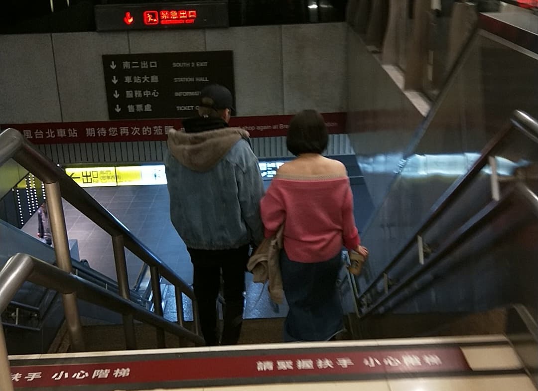 凡凡上月中和男友人在咖啡廳聚會，隨後和其中一名友人單獨離開。