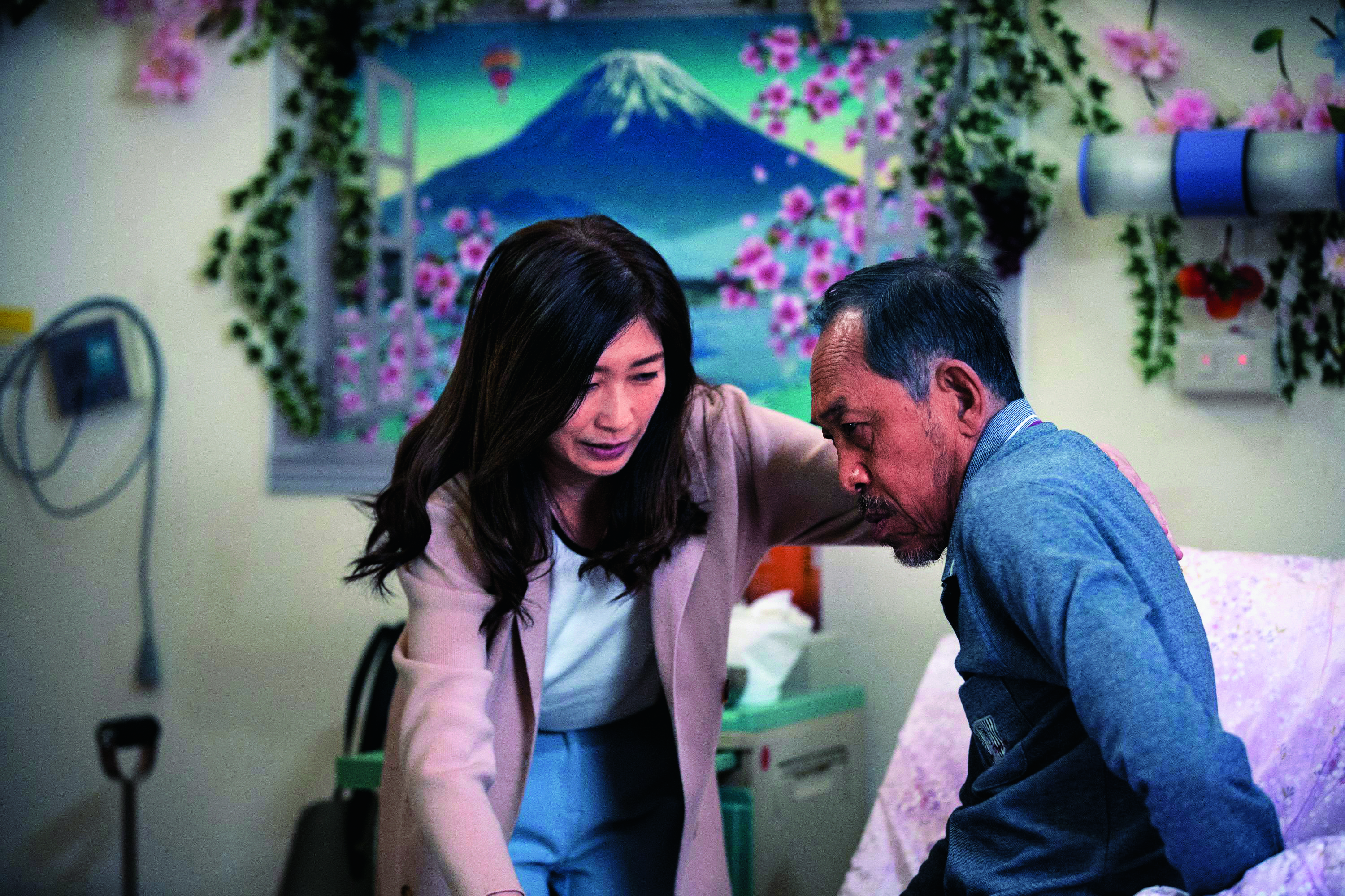 《老大人》娓娓道出現實的老人照護問題，老父與一對子女間的處境在演員洗鍊表演下十分有說服力。（威視提供）