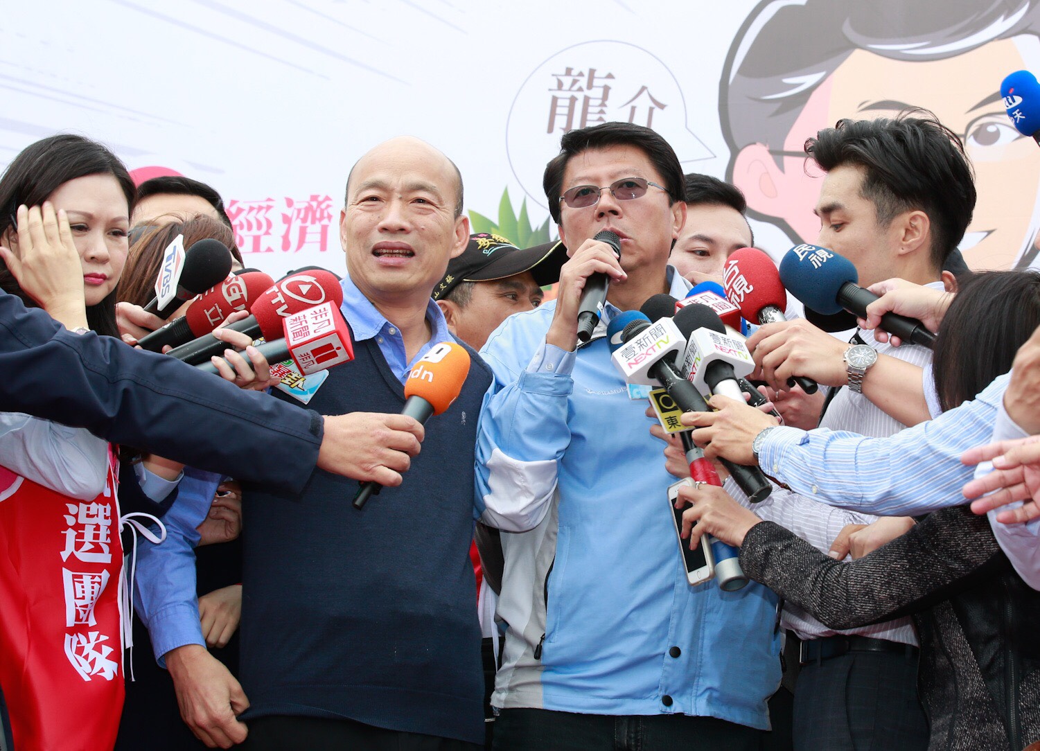 已連任5屆議員的謝龍介挑戰立委選戰，仍鎩羽而歸。