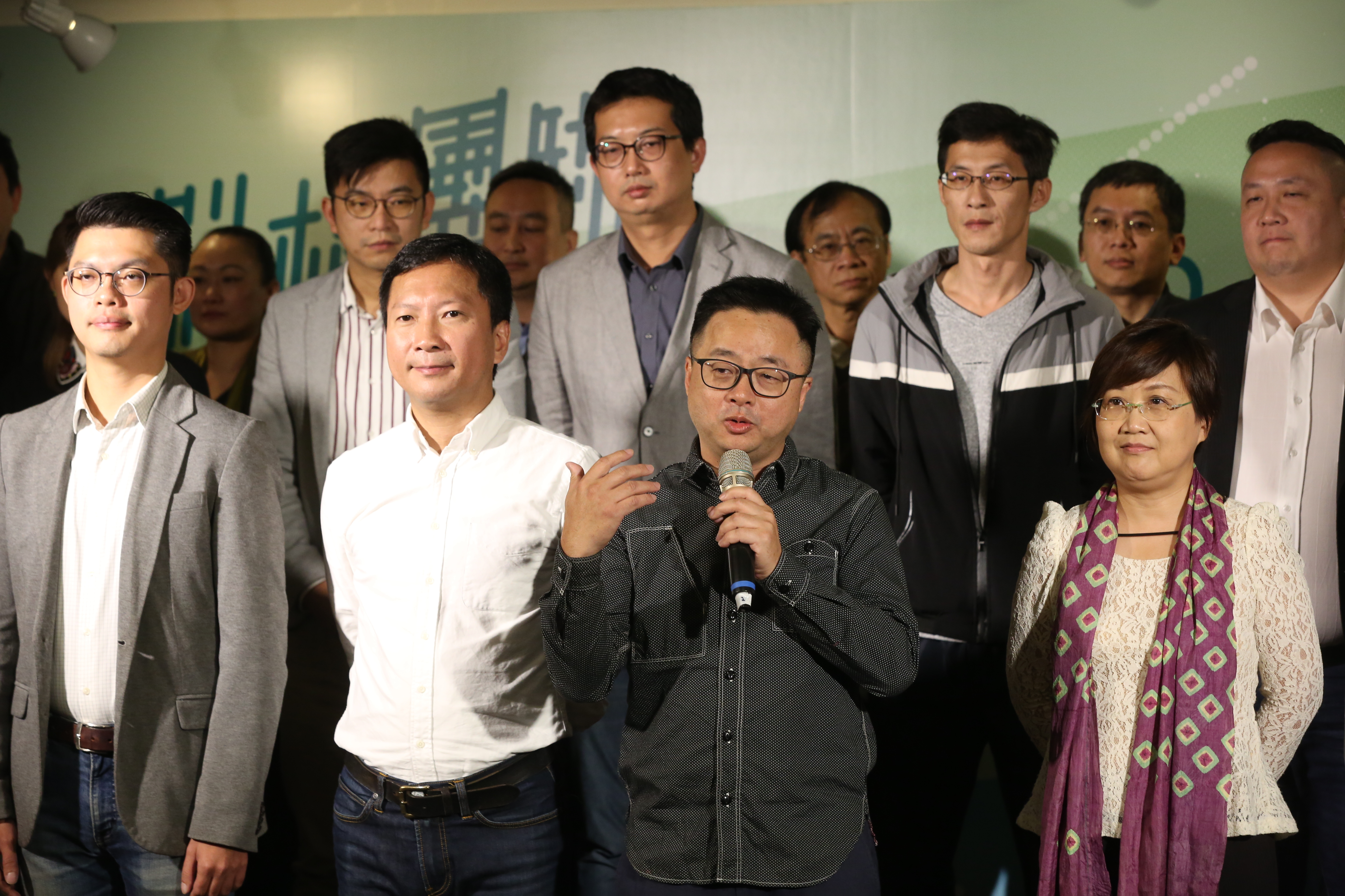 立委補選結果出爐，民進黨祕書長羅文嘉認為是守護台灣民主的勝利。