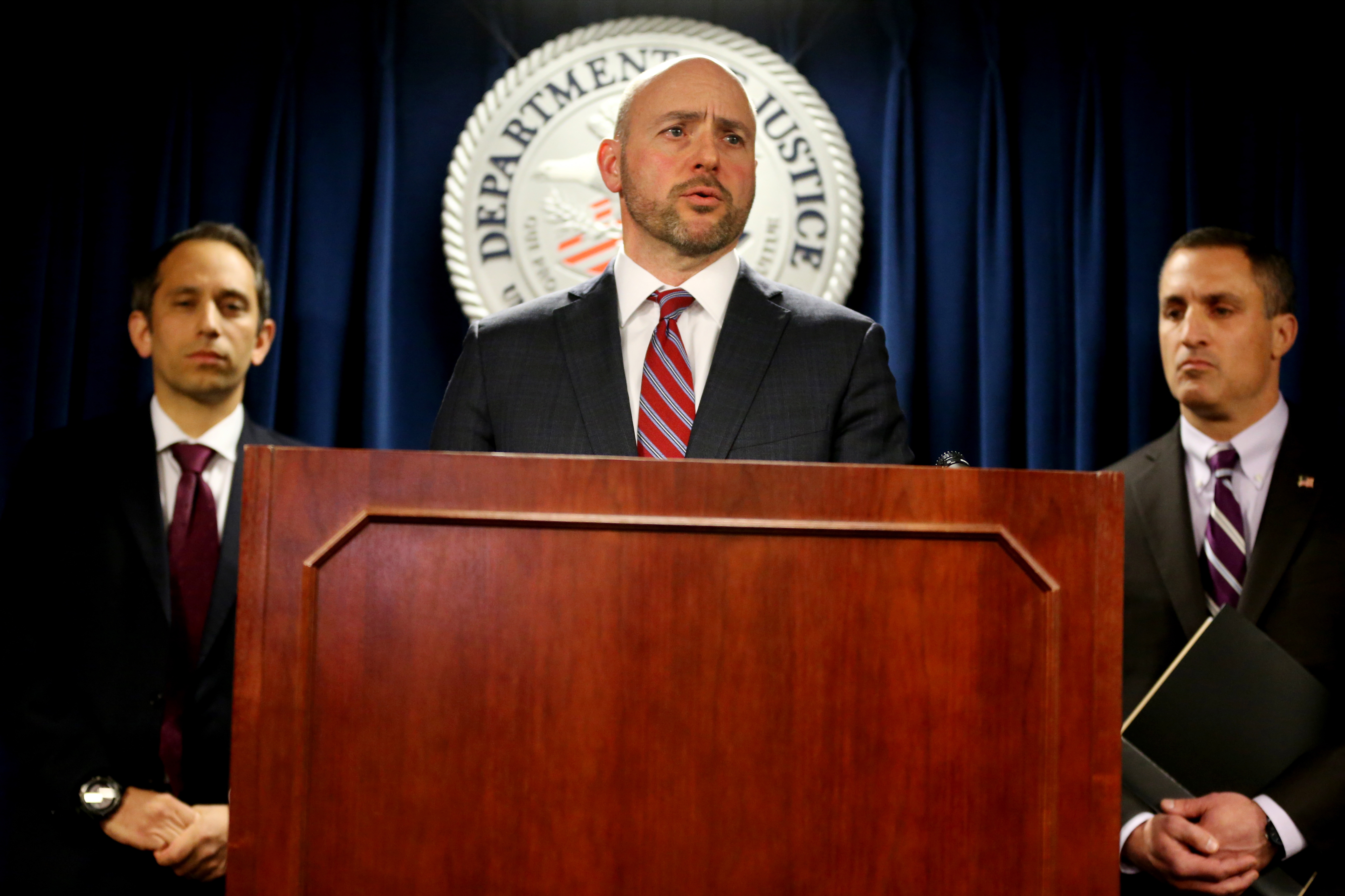 2019年3月12日,美國波士顿,聯邦檢察官萊林宣布2名SAT/ACT考试人員、1名監考員、9名大學教練、1一名大學行政人員和33名家長涉大學招生詐欺案被起訴。(東方IC)