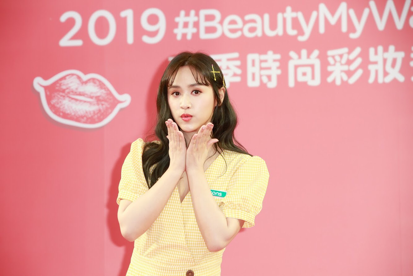 吳姍儒出席活動擺出可愛POSE。