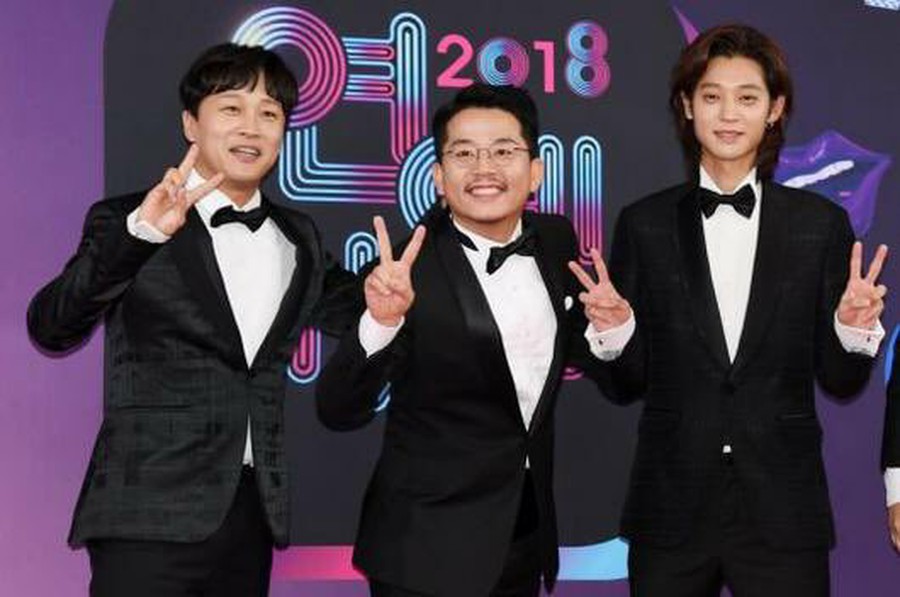 鄭俊英的手機聊天內容，發現《兩天一夜3》主持班底車太鉉和金俊浩涉及非法賭博，兩人決定退出所有節目。（網路圖片）