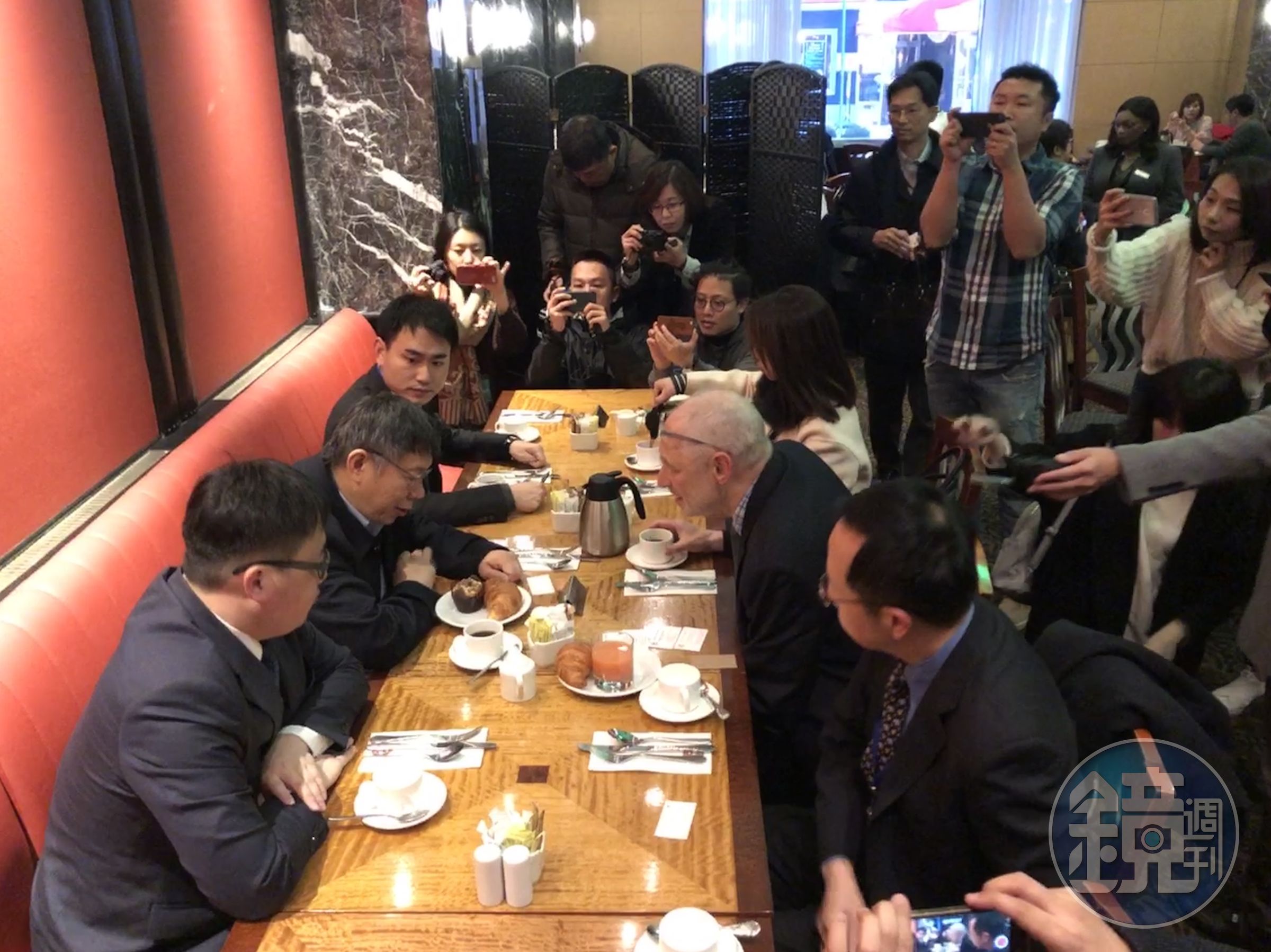 柯文哲與黎安友對談了近1小時，而且兩人並未闢室密談。