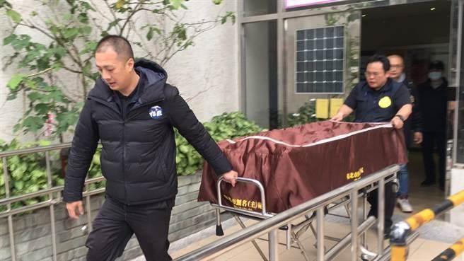 陳姓街友疑和柯嫌爭搶地盤,2人爆發口角遭刺死。(翻攝畫面)