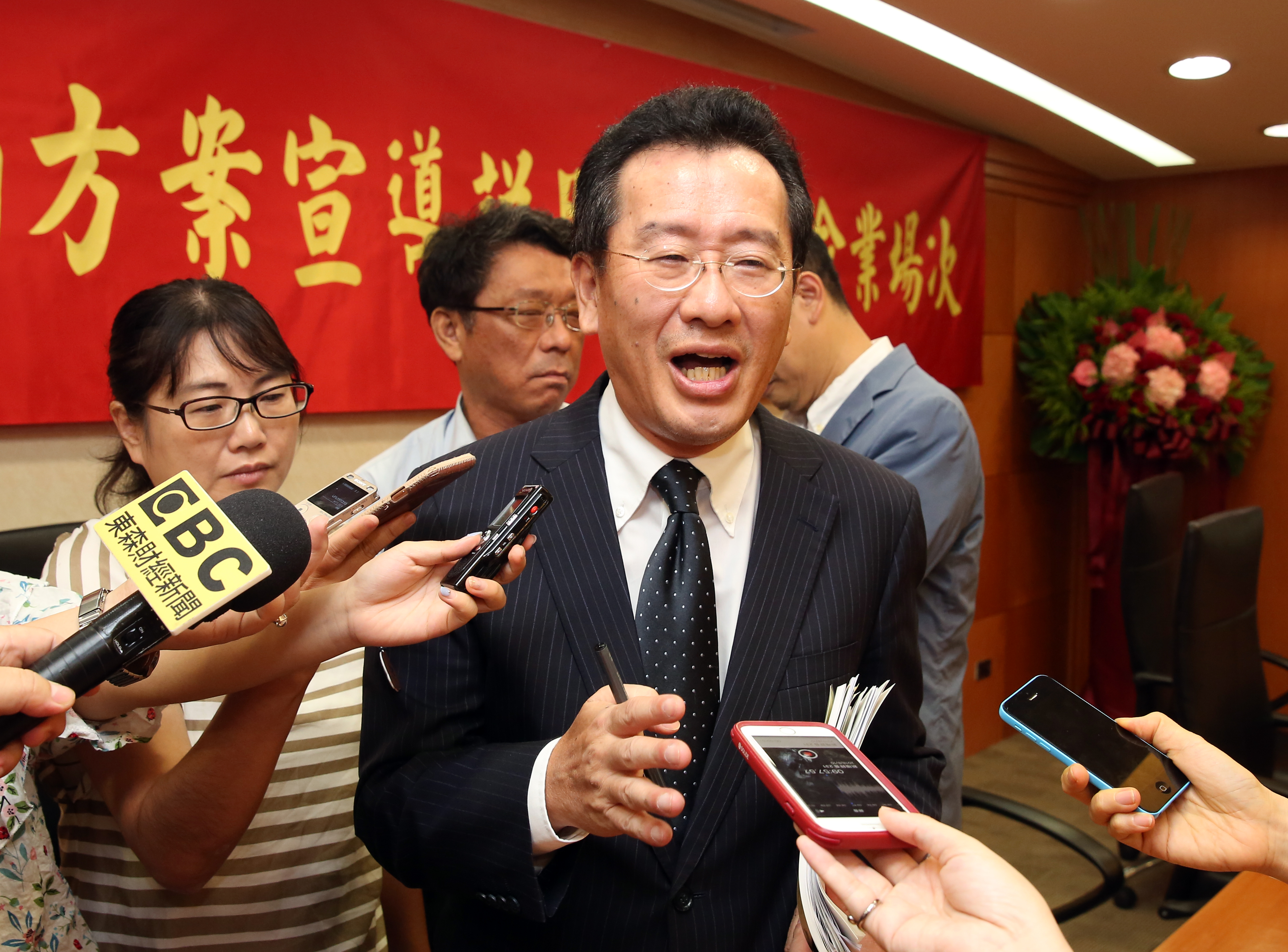 金管會主委顧立雄年初曾對外呼籲，金融業整體有獲利，就應該樂於照顧員工，應該加薪。