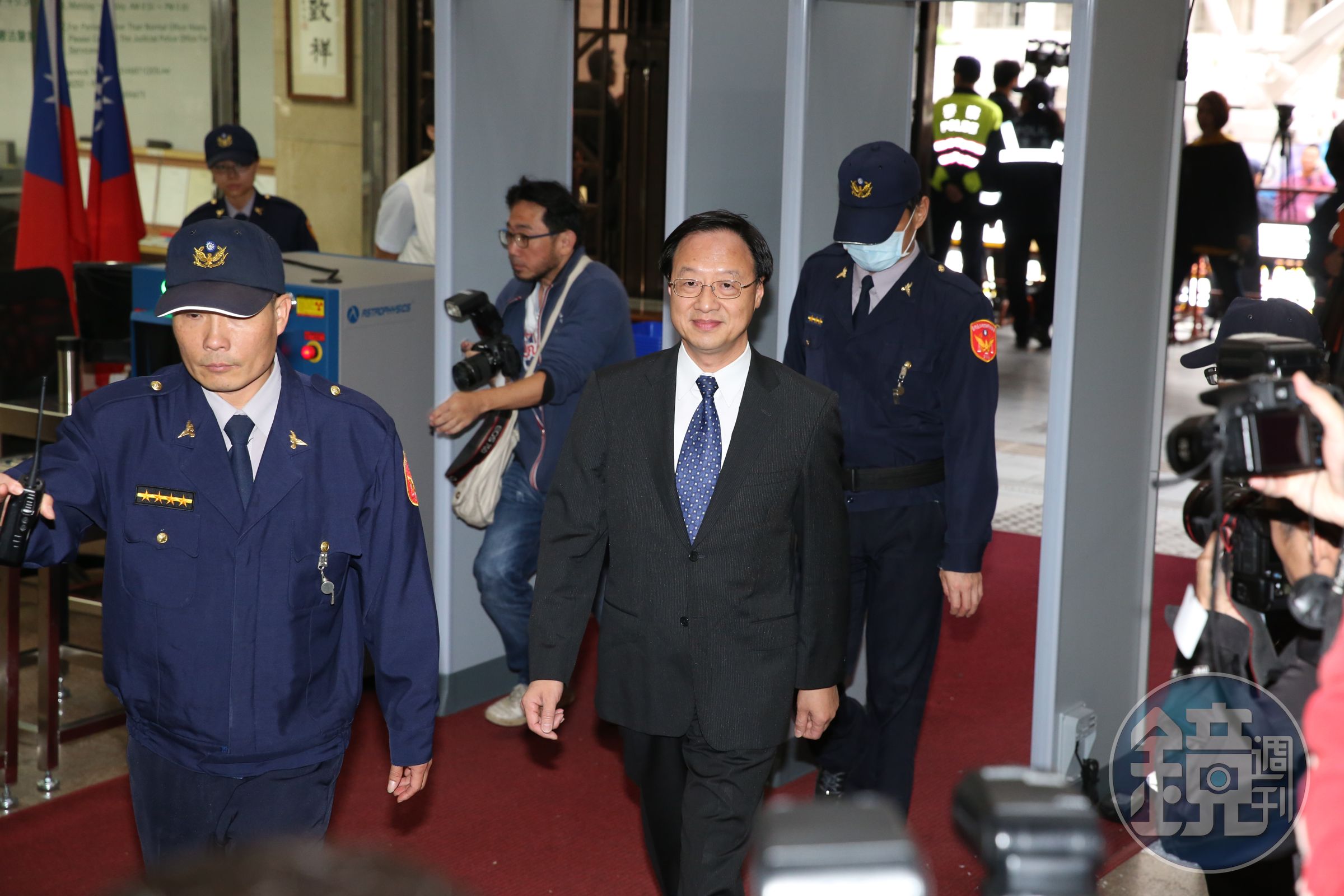 前行政院長江宜樺今接受廣播專訪，表示太陽花運動是一個被拿來作為政治工作操弄的歷史事件，並表示對下令驅離占領行政院的民眾「從來沒有後悔」。
