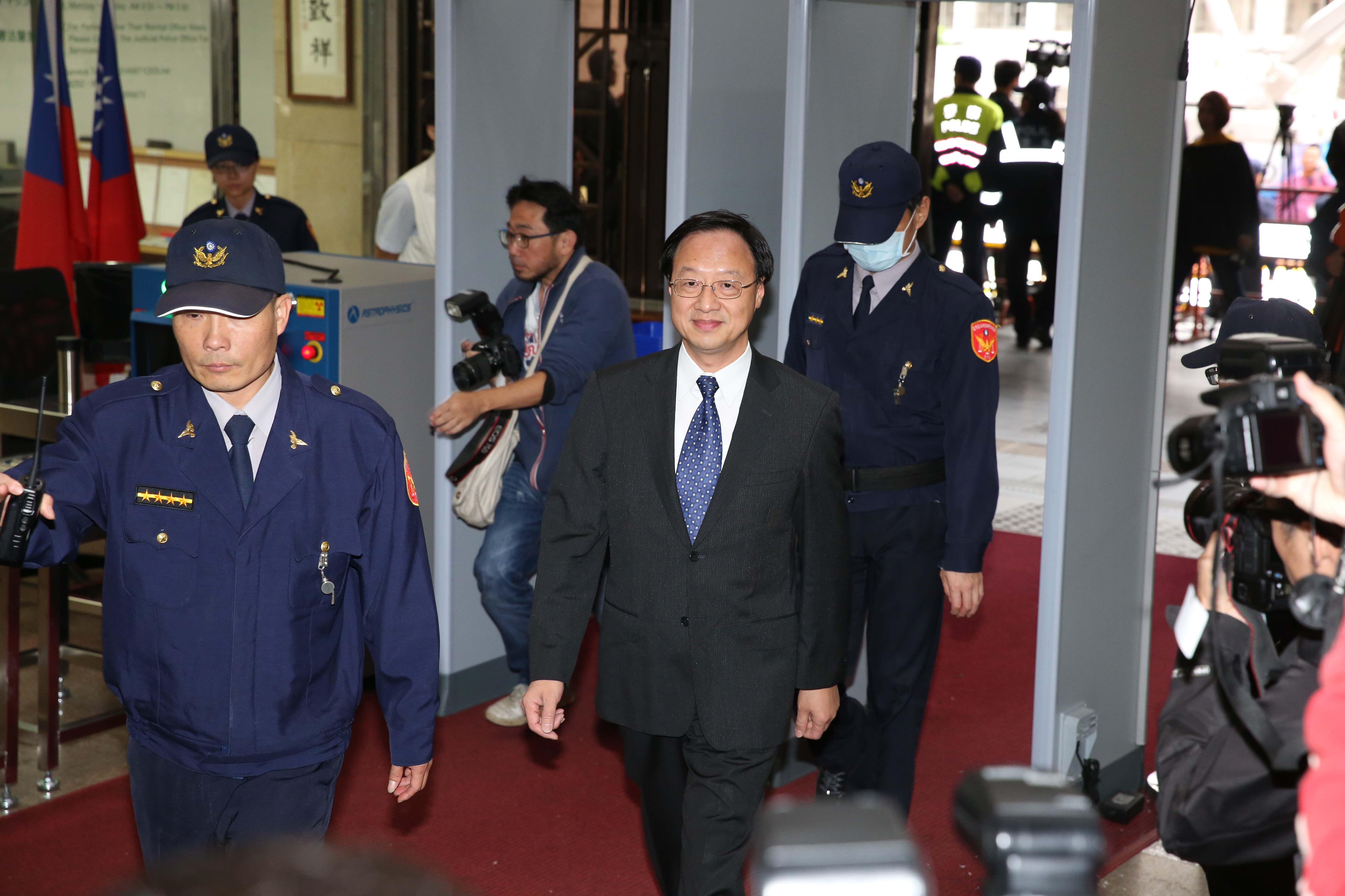 前行政院長江宜樺今接受廣播專訪，表示太陽花運動是一個被拿來作為政治工作操弄的歷史事件，並表示對下令驅離占領行政院的民眾「從來沒有後悔」。