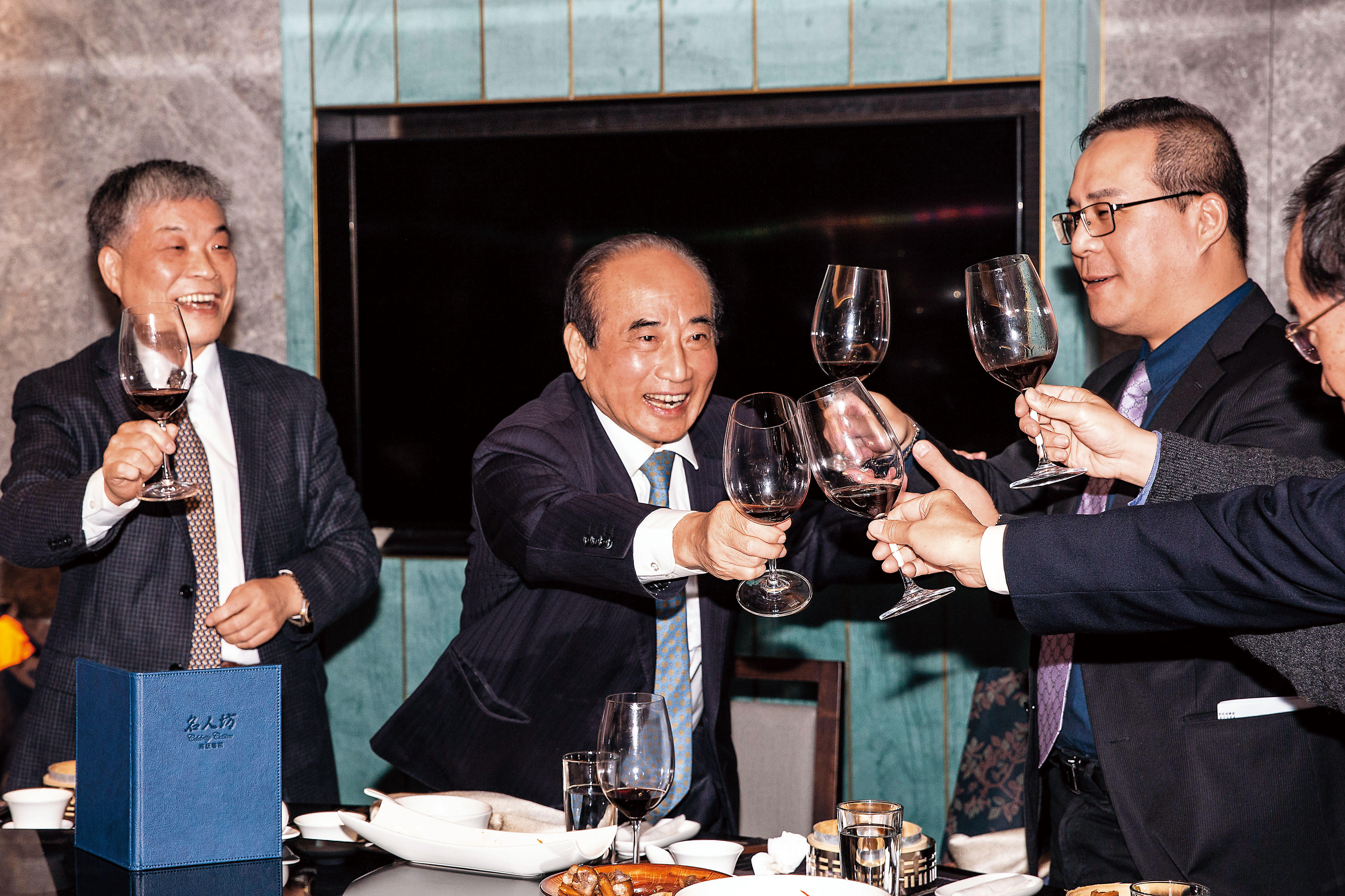 今年大年初六，王金平在黃光芹節目表達參選決心，當晚即赴醫療器材同業公會春酒積極拜票。