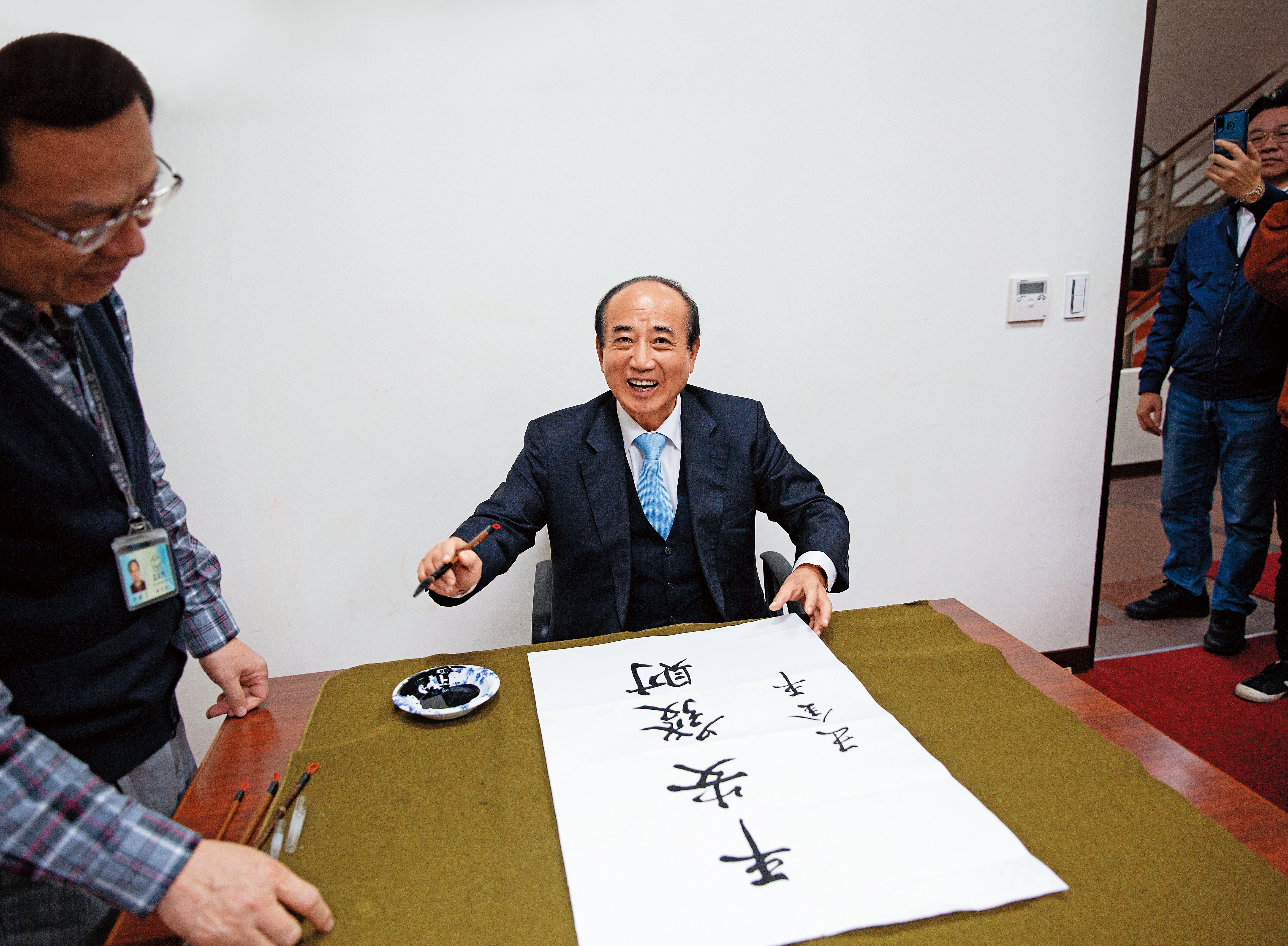 王金平的參選政見，也許可以用他為本刊題字「平安發財」含括。