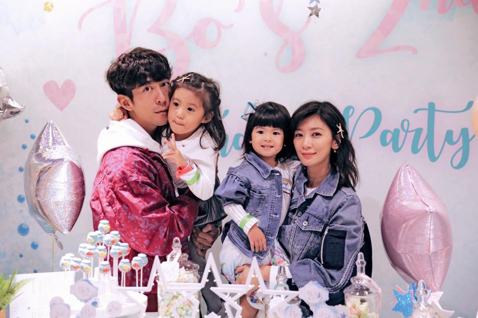 賈靜雯曬出替Bo妞歡慶2歲生日美照,卻不見大女兒梧桐妹身影,主要因梧桐妹在上海念緣故。(翻攝自賈靜雯臉書)
