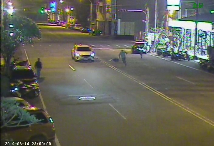 賴男遇到警方盤查，立即拔腿狂奔。（警方提供）