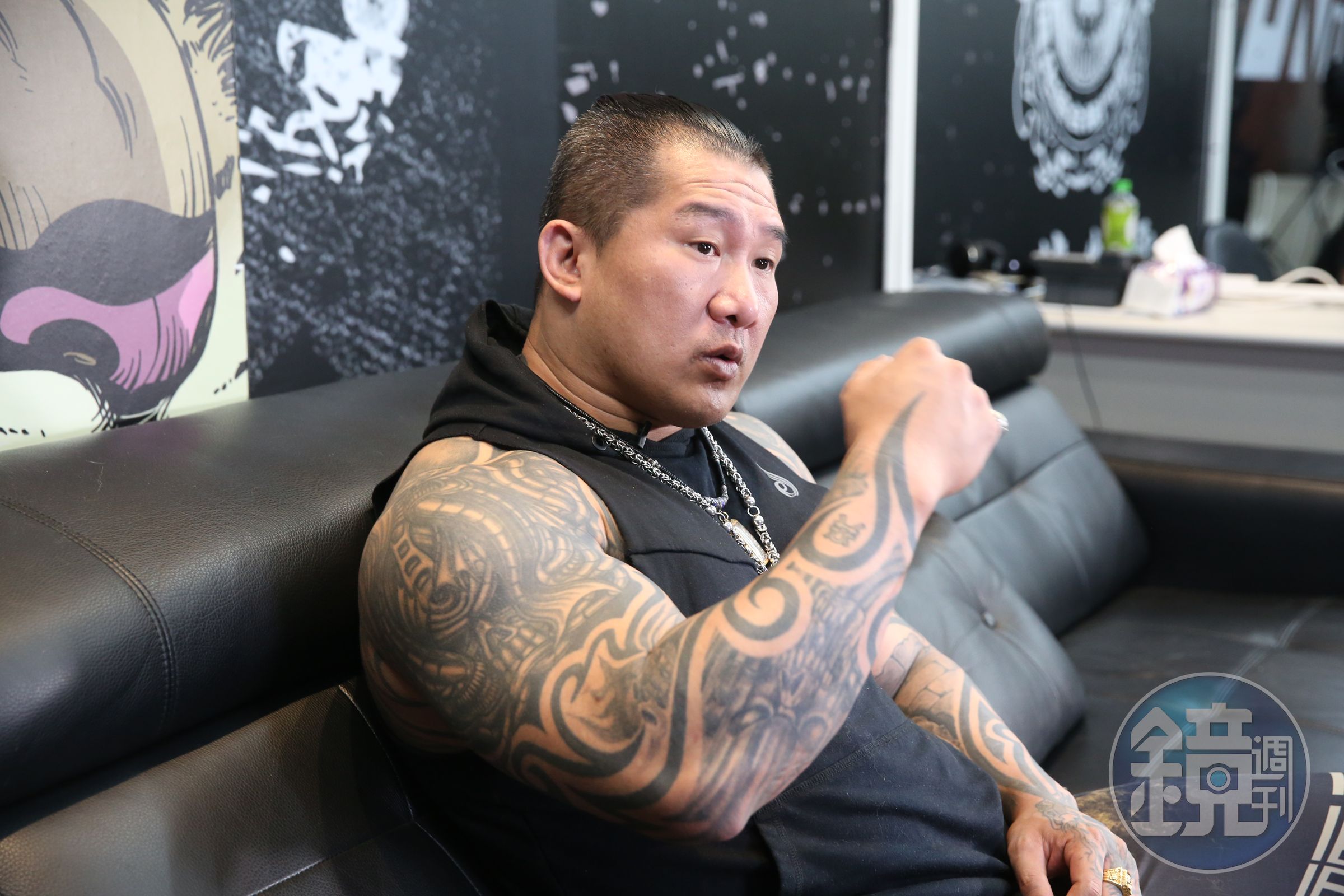 館長不滿統促黨到店裡嗆聲影響生意，直播時不滿回嗆，「不用再約我打不打了，再來店我就打過去！」（圖為本刊資料照）