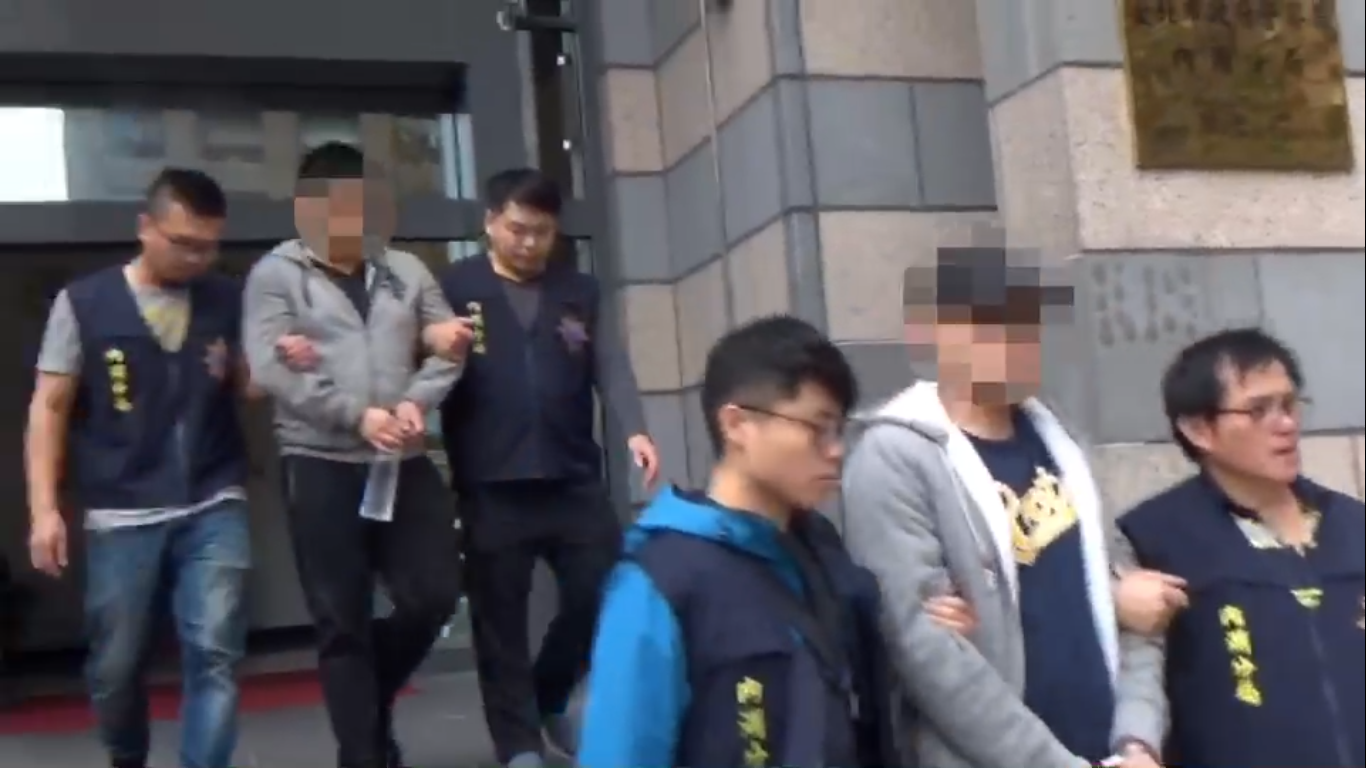 遭逮的張晉祐及其謝姓小弟。（警方提供）