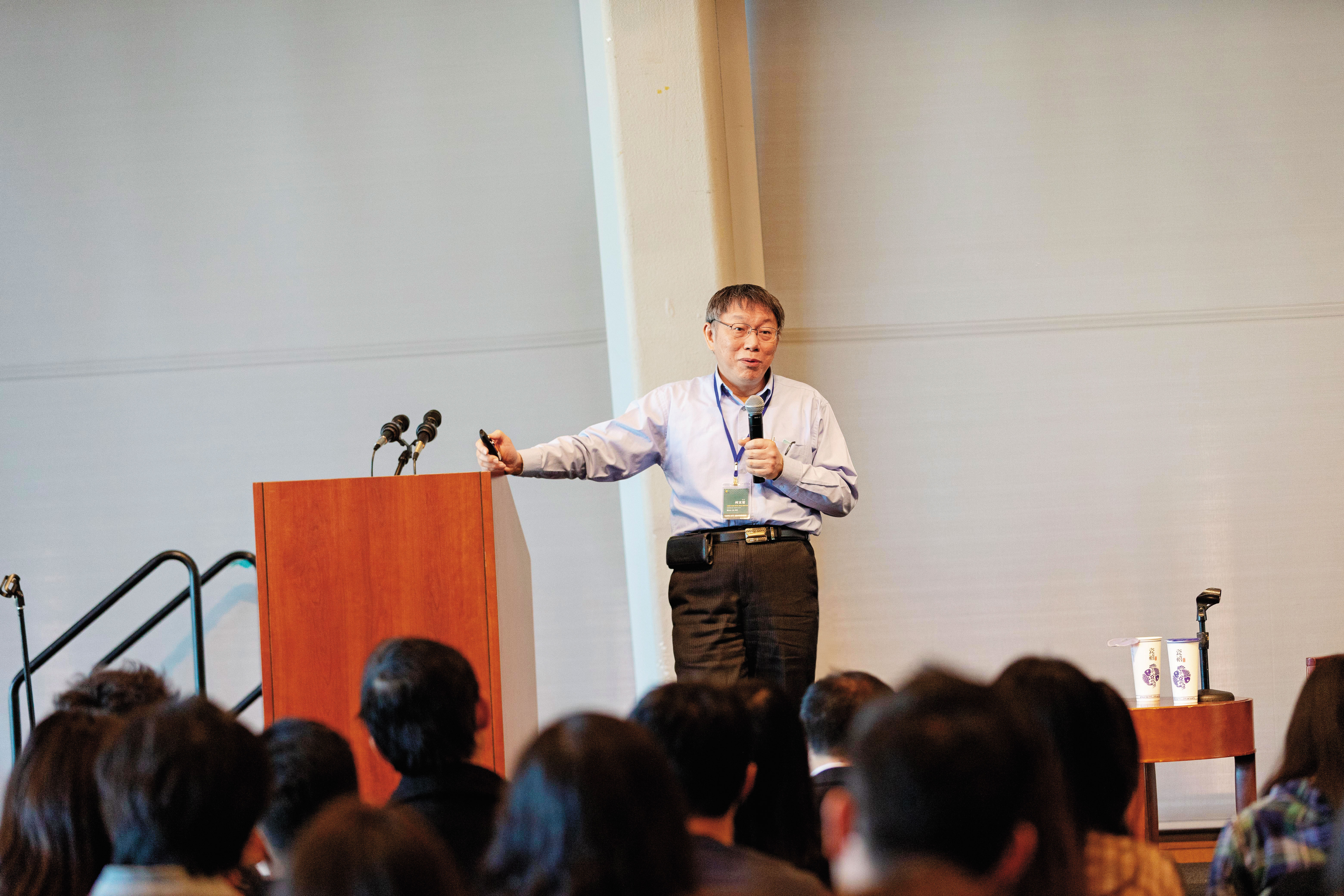 柯文哲訪美受各方矚目，在紐約大學與學生對談座無缺席。