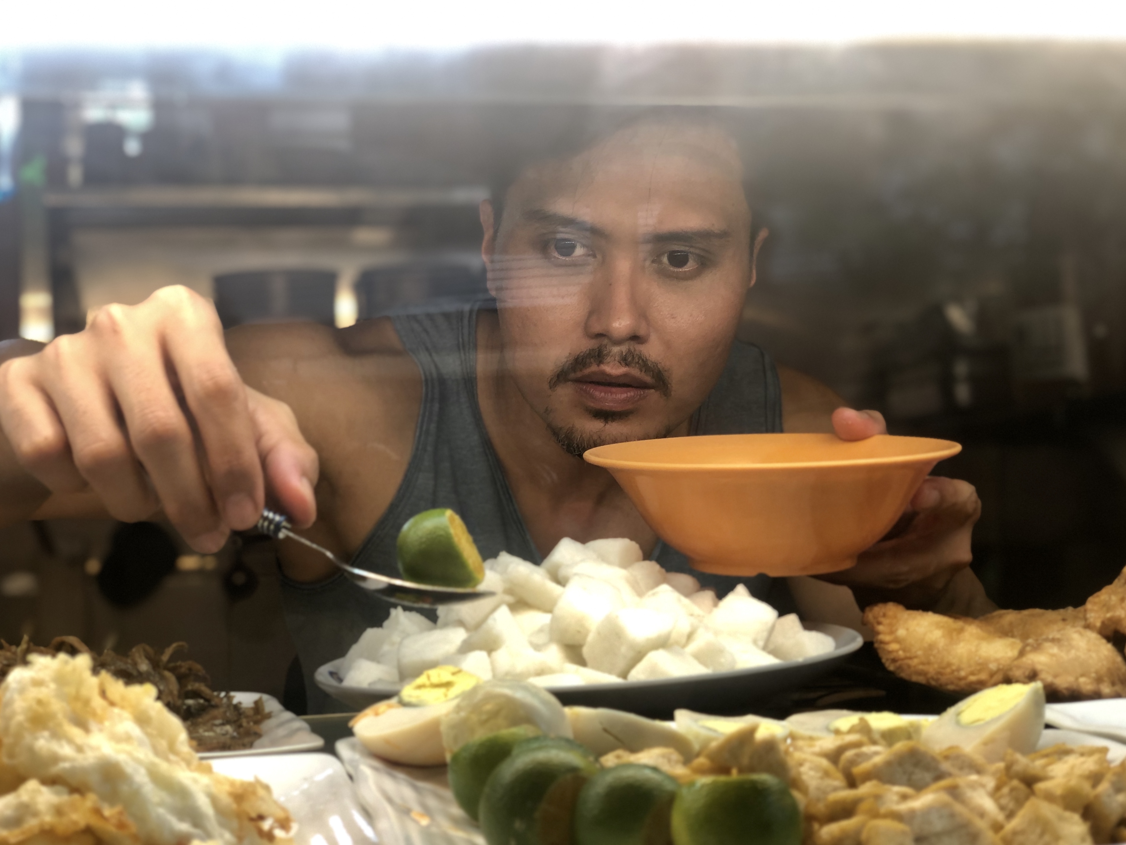 《Food Lore》以美食為主題，講述由亞洲當地食物或文化啟發的人文故事，共有8個國家的導演參與拍攝。（HBO提供)