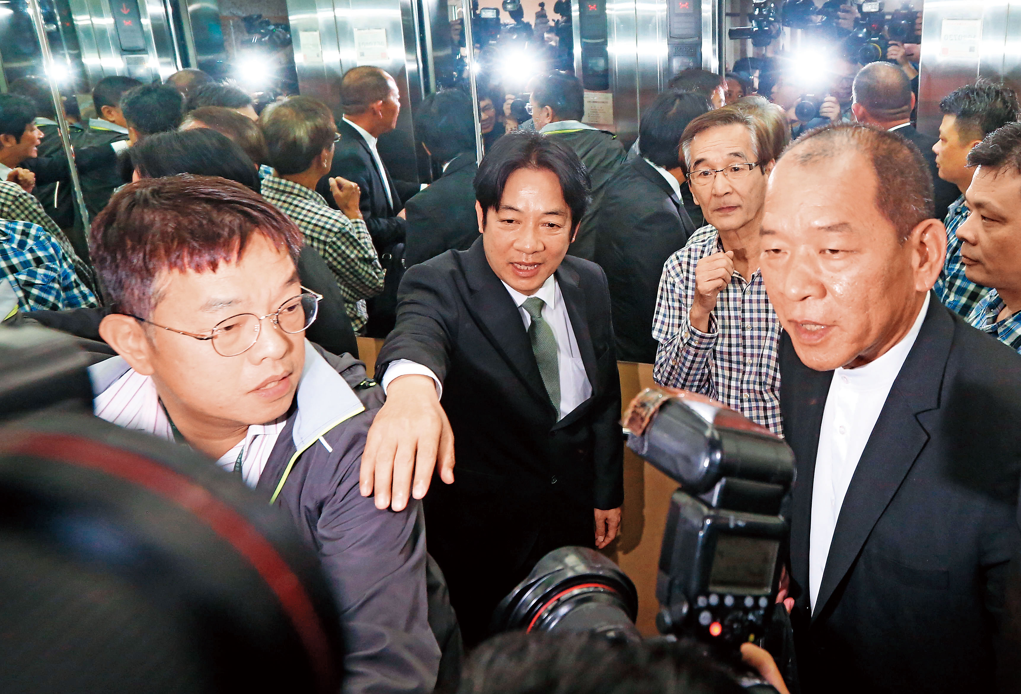 立委補選結果揭曉，輔選有功的賴清德隨即宣布參選總統。