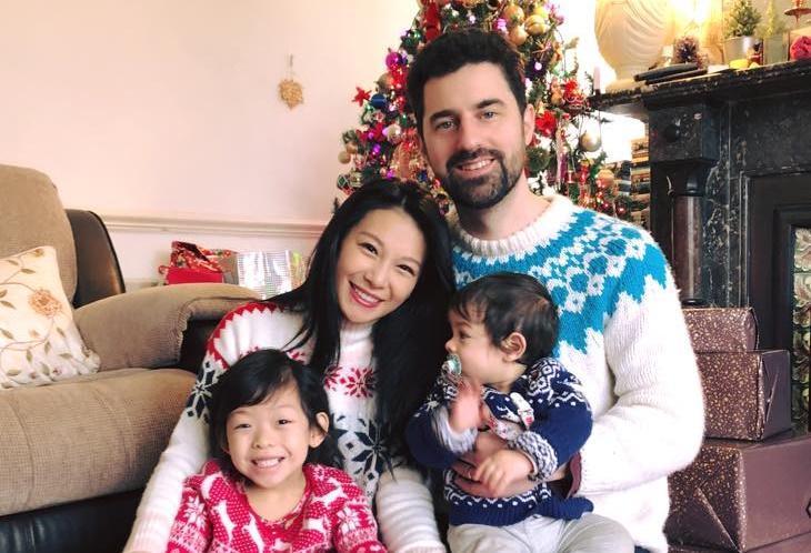 艾莉絲結束上一段婚姻後，帶著女兒梨梨赴法國生活，與外交官再婚誕下一子。（翻攝自艾莉絲臉書）
