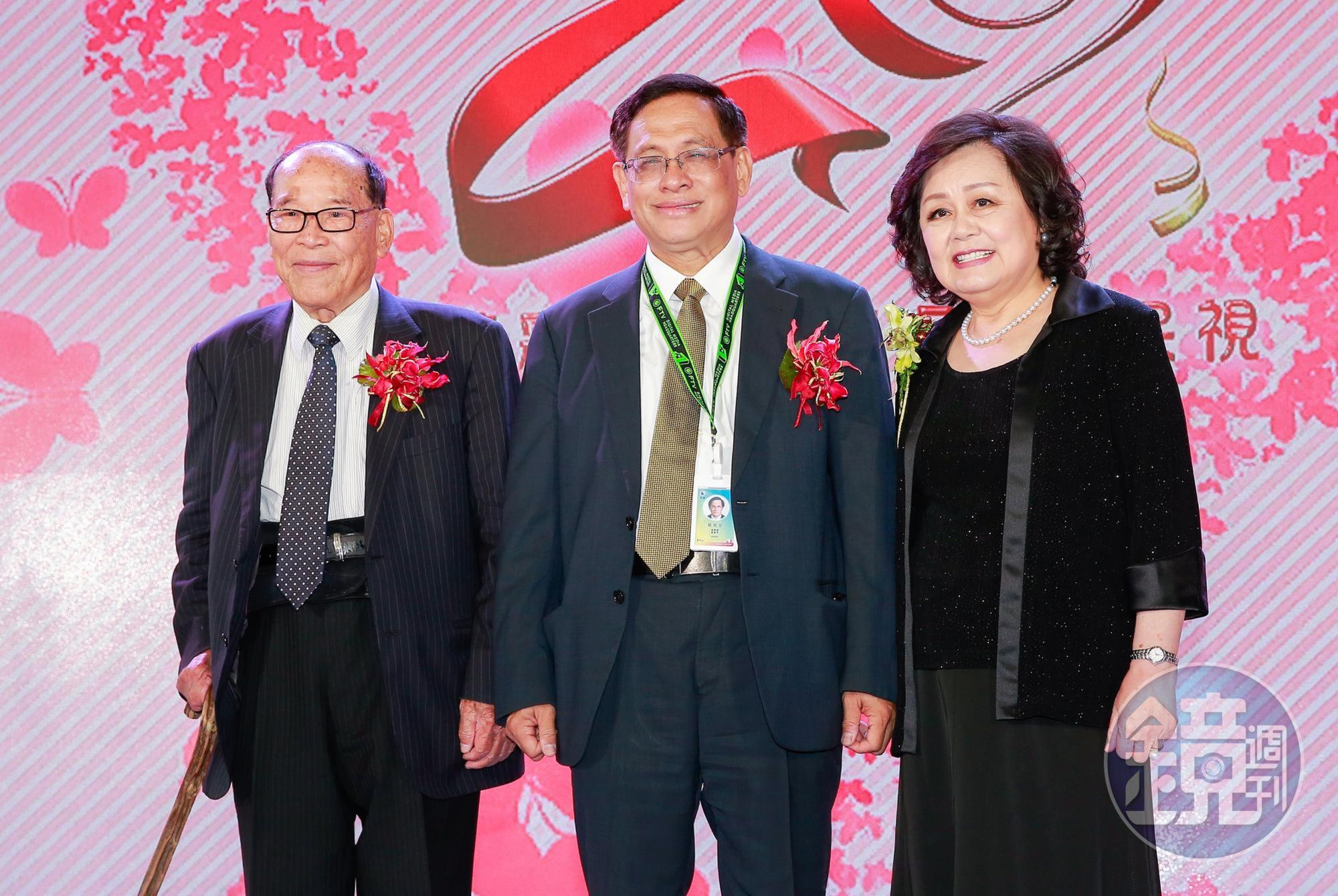 郭倍宏(中)、王明玉(右)過去屬同一陣營,近來2人關係生變。