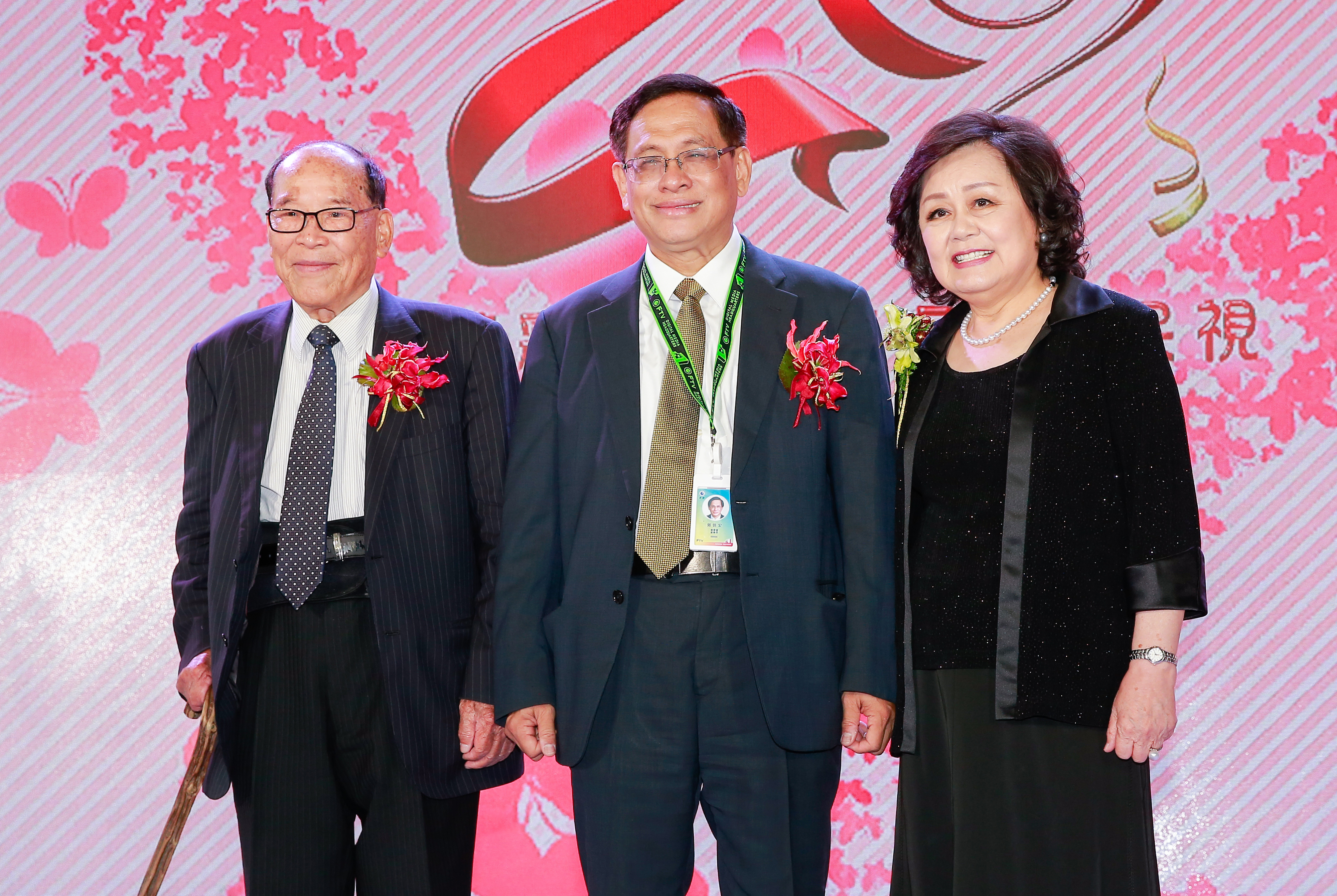 郭倍宏(中)、王明玉(右)過去屬同一陣營,近來2人關係生變。