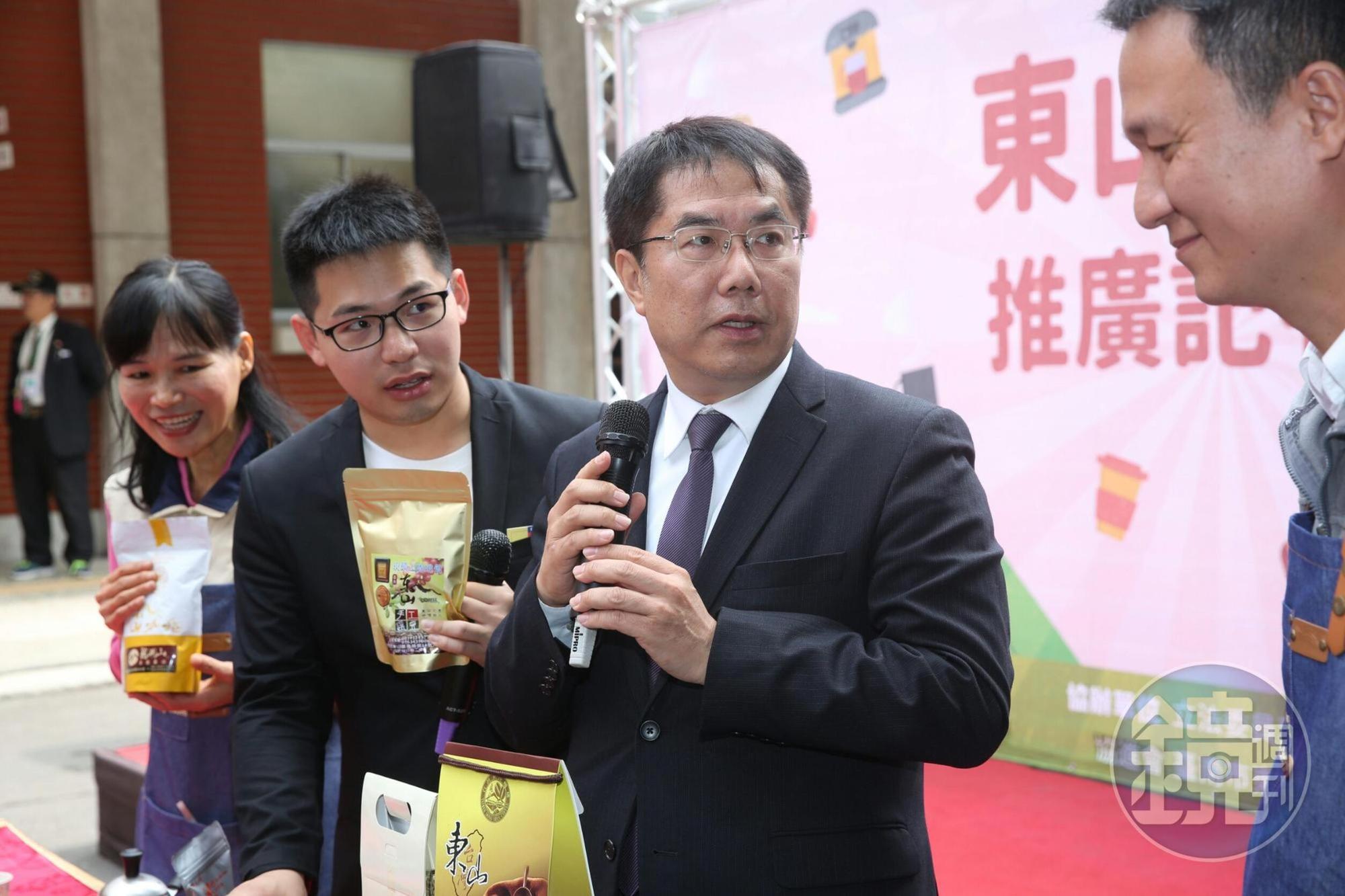 台南市長黃偉哲在立法院出席咖啡推廣活動時受訪談賴清德參選議題。