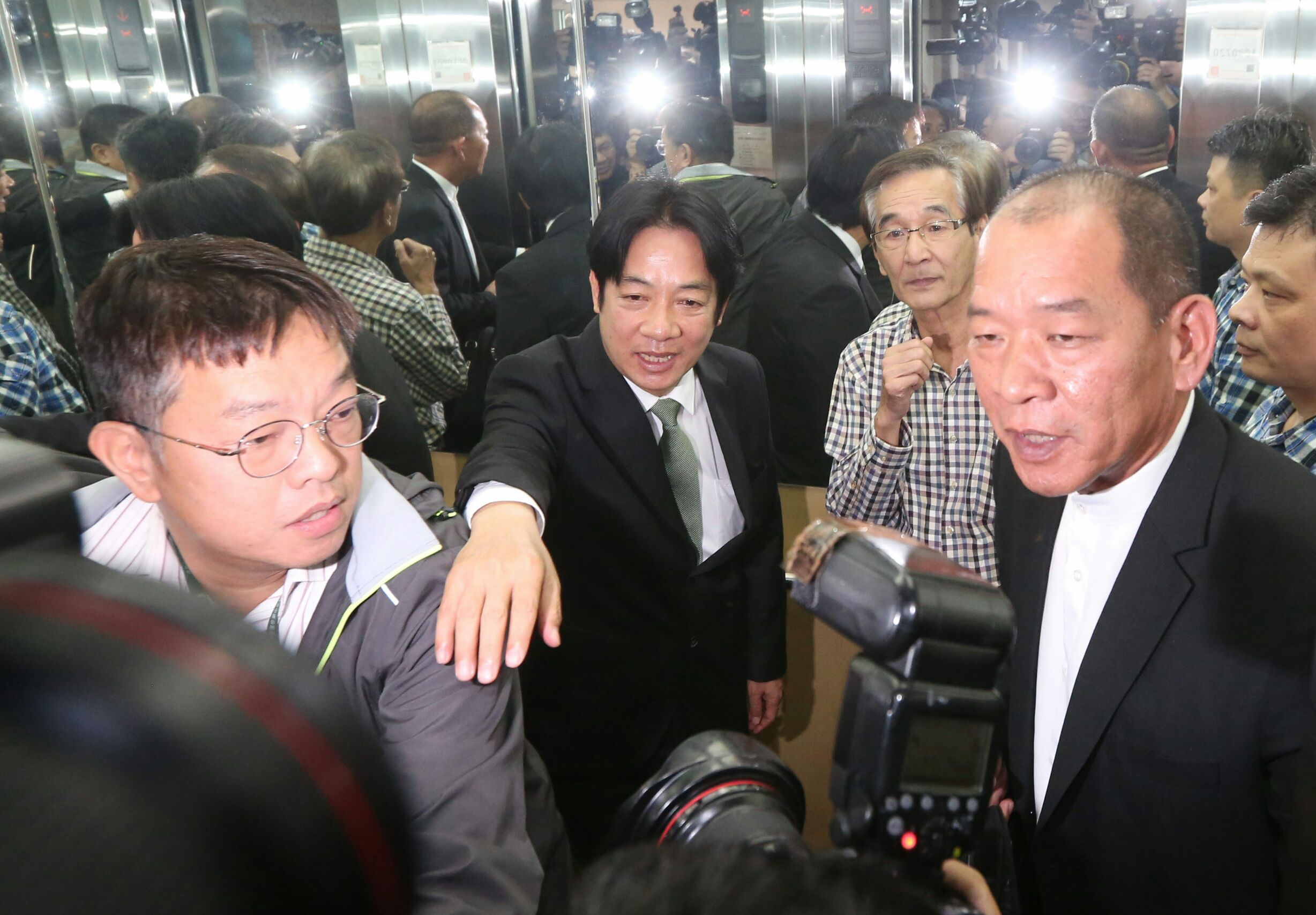 昨日前行政院長賴清德拋出震撼彈，宣布登記民進黨2020總統初選。