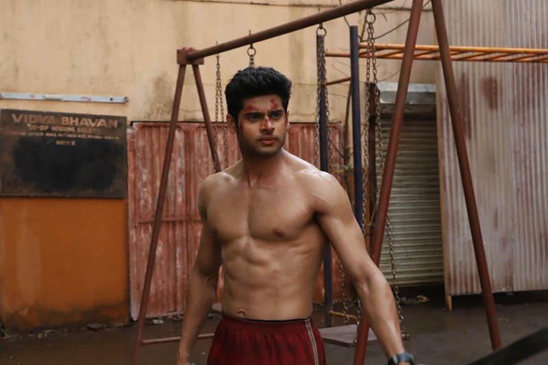 印度勵志電影《跳痛先生》由新人阿希瑪希擔任主角，他的媽媽是印度知名女星巴吉里。（華映娛樂提供）