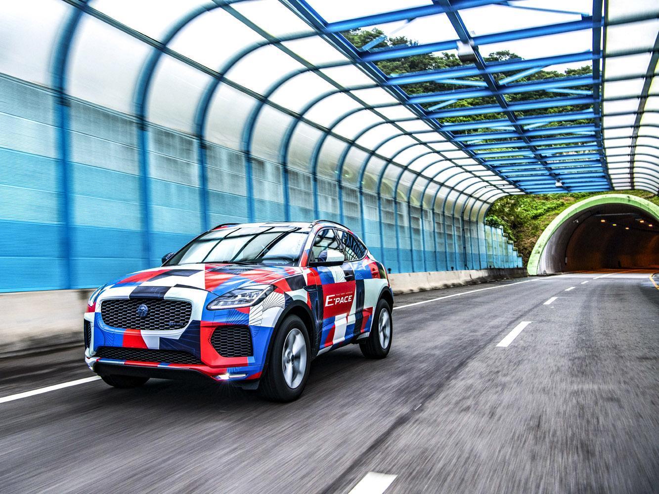 New Jaguar E-PACE 承襲 F-TYPE 純種跑車性能血統,時尚潮流的 Baby Jaguar設計語彙。