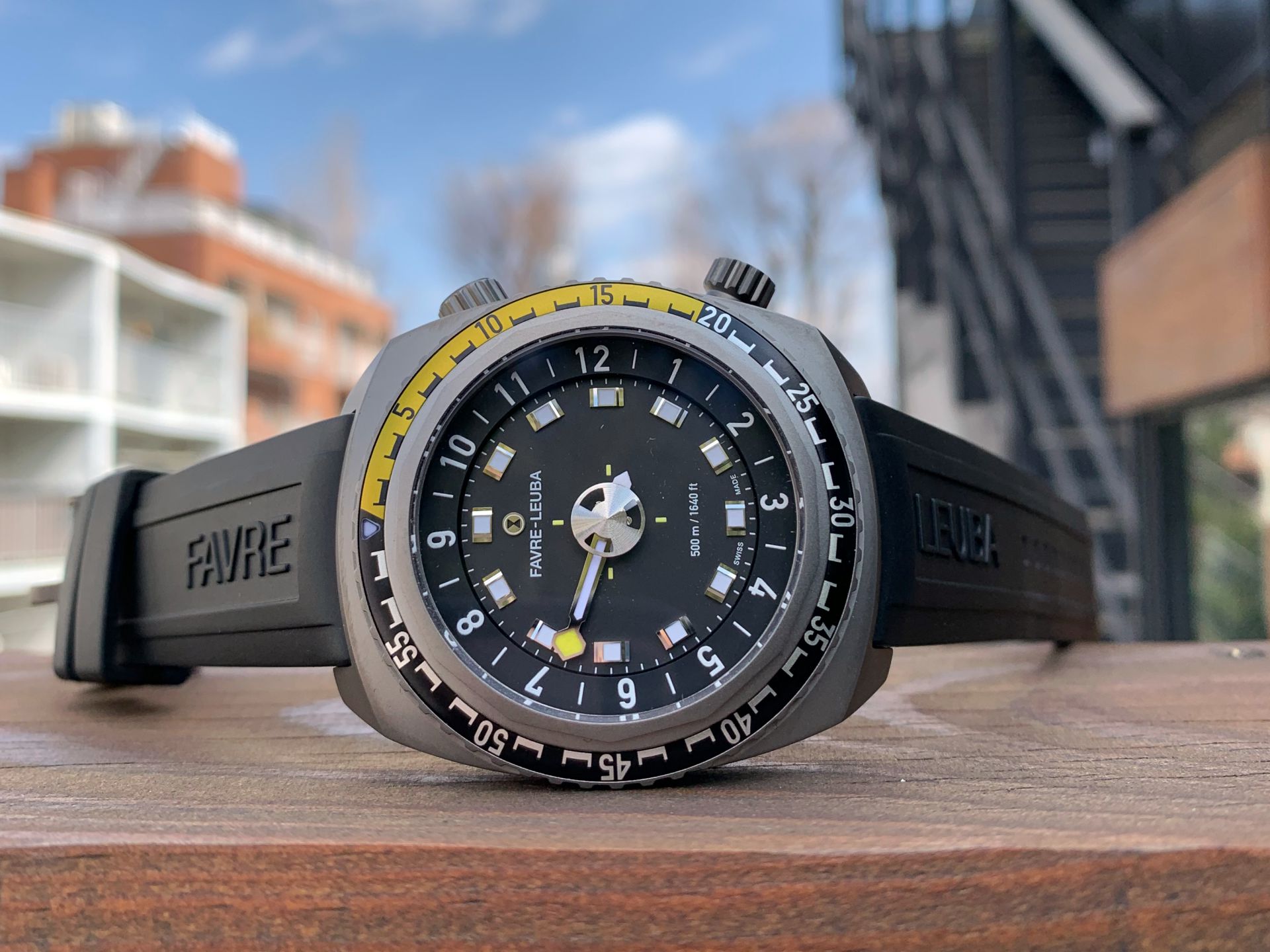 採用「單指針時間顯示」的Harpoon系列，是域峰旗下最具識別性的特殊結構。今年此錶也推出黑色新裝，搭配黃色的潛水時間錶圈，以及達500米的防水深度，在潛水運動錶中非常搶眼。錶徑46mm，售價約NT$145,000。