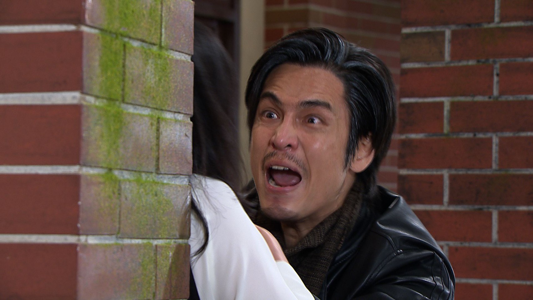 Gino哭到流鼻涕，連臉部的扭曲。（民視提供）