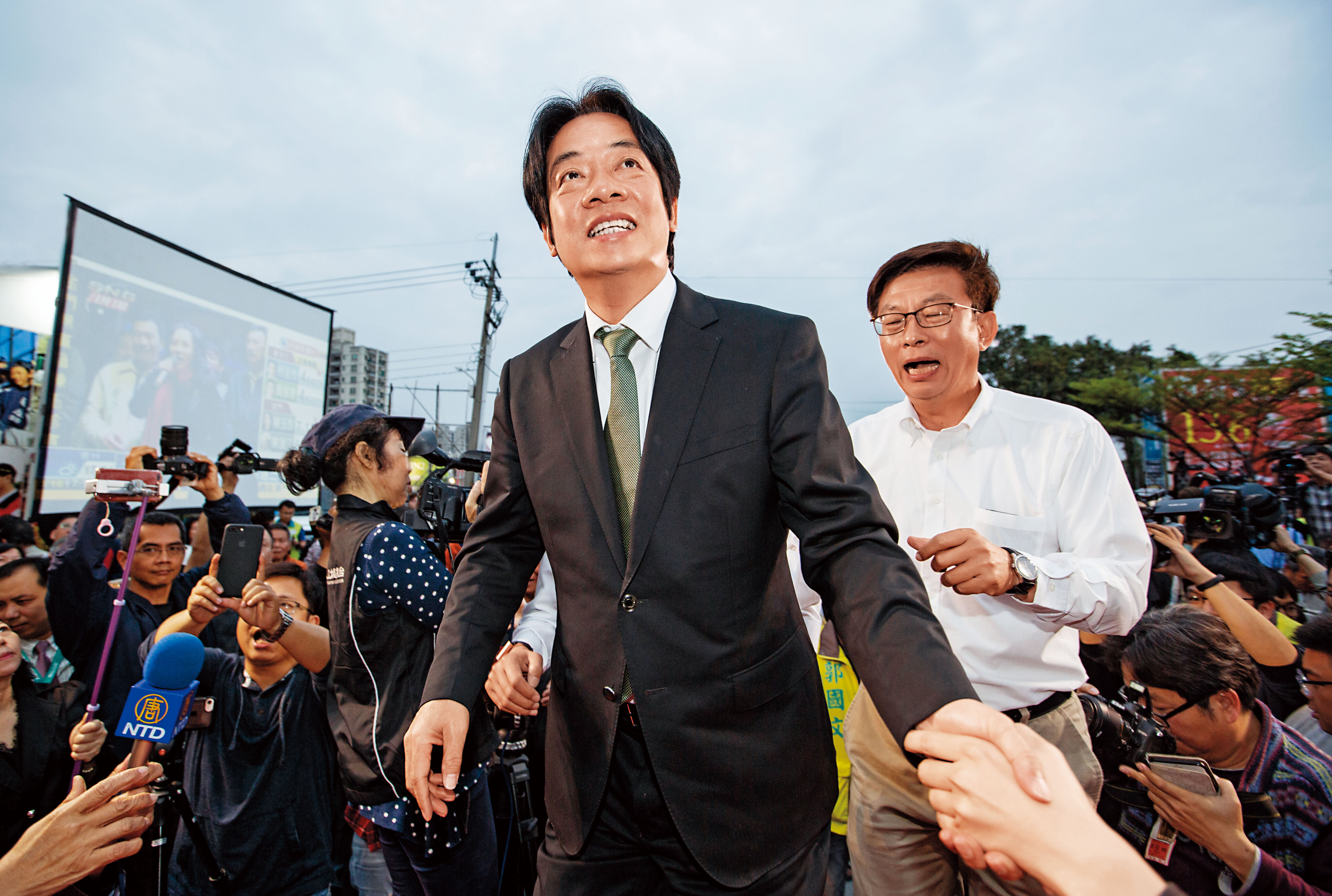 賴清德在台南立委補選傾全力輔選民進黨提名的郭國文,郭驚險過關,成為賴參選總統的關鍵一役。
