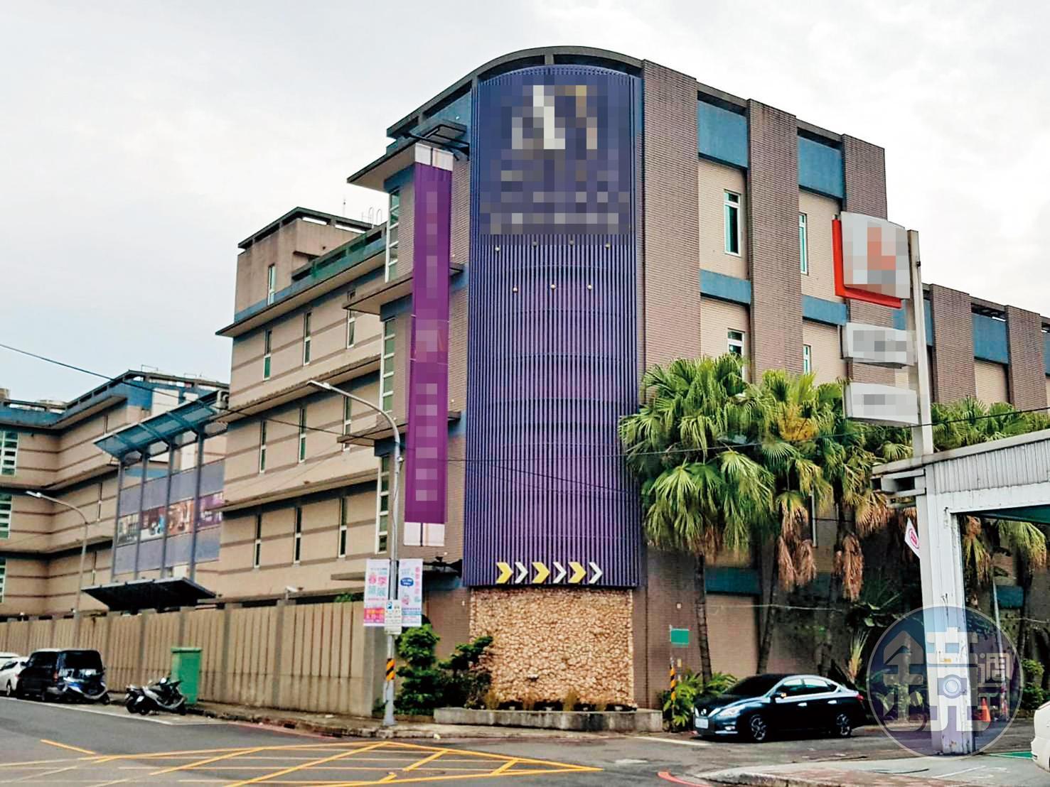 張書維酒醉後，堅持要到汽車旅館休息，涉誘騙女記者進房後，企圖性侵害。