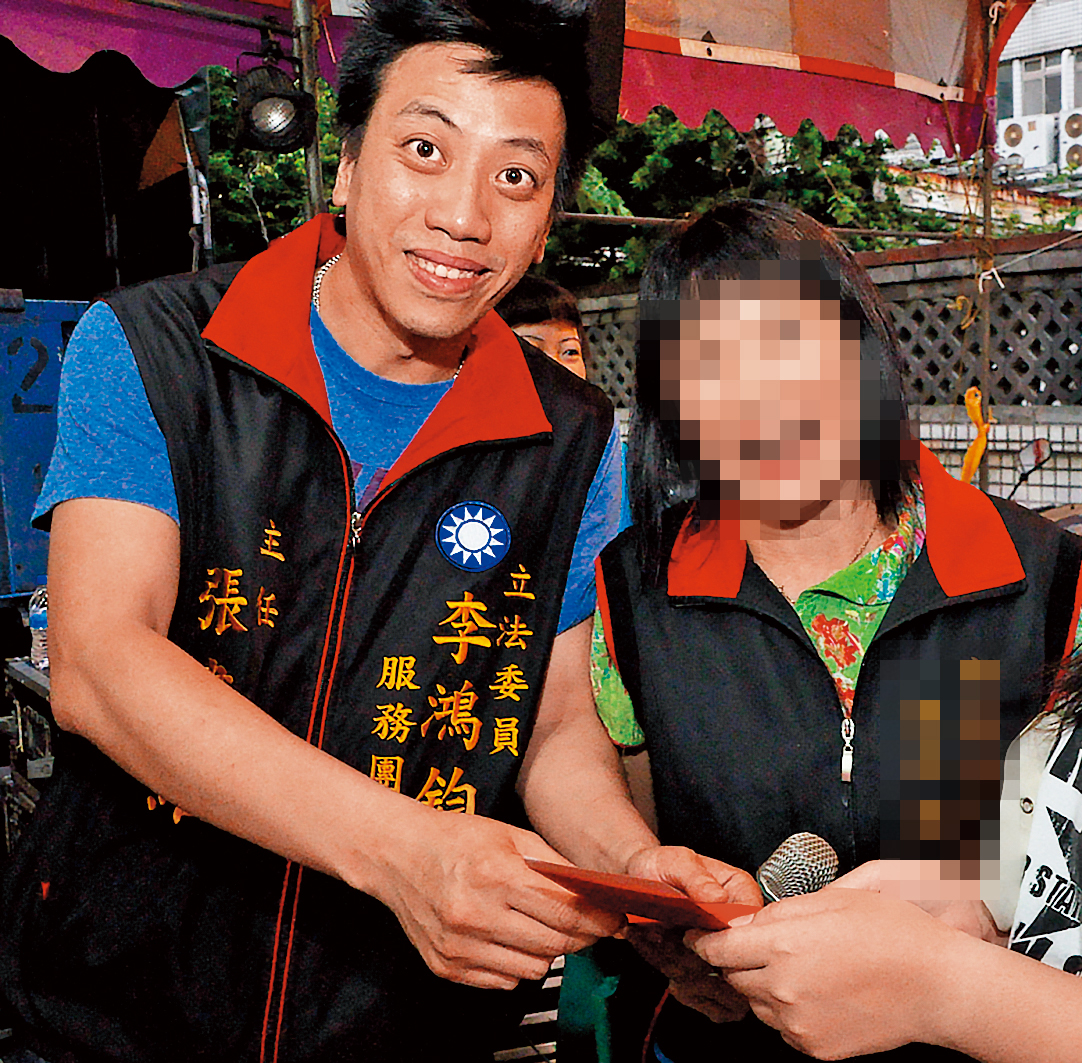 張書維（左）擔任國會助理18年，常替立委跑攤，人脈豐沛，涉及猥褻及性侵未遂挨告。（翻攝新莊報導）