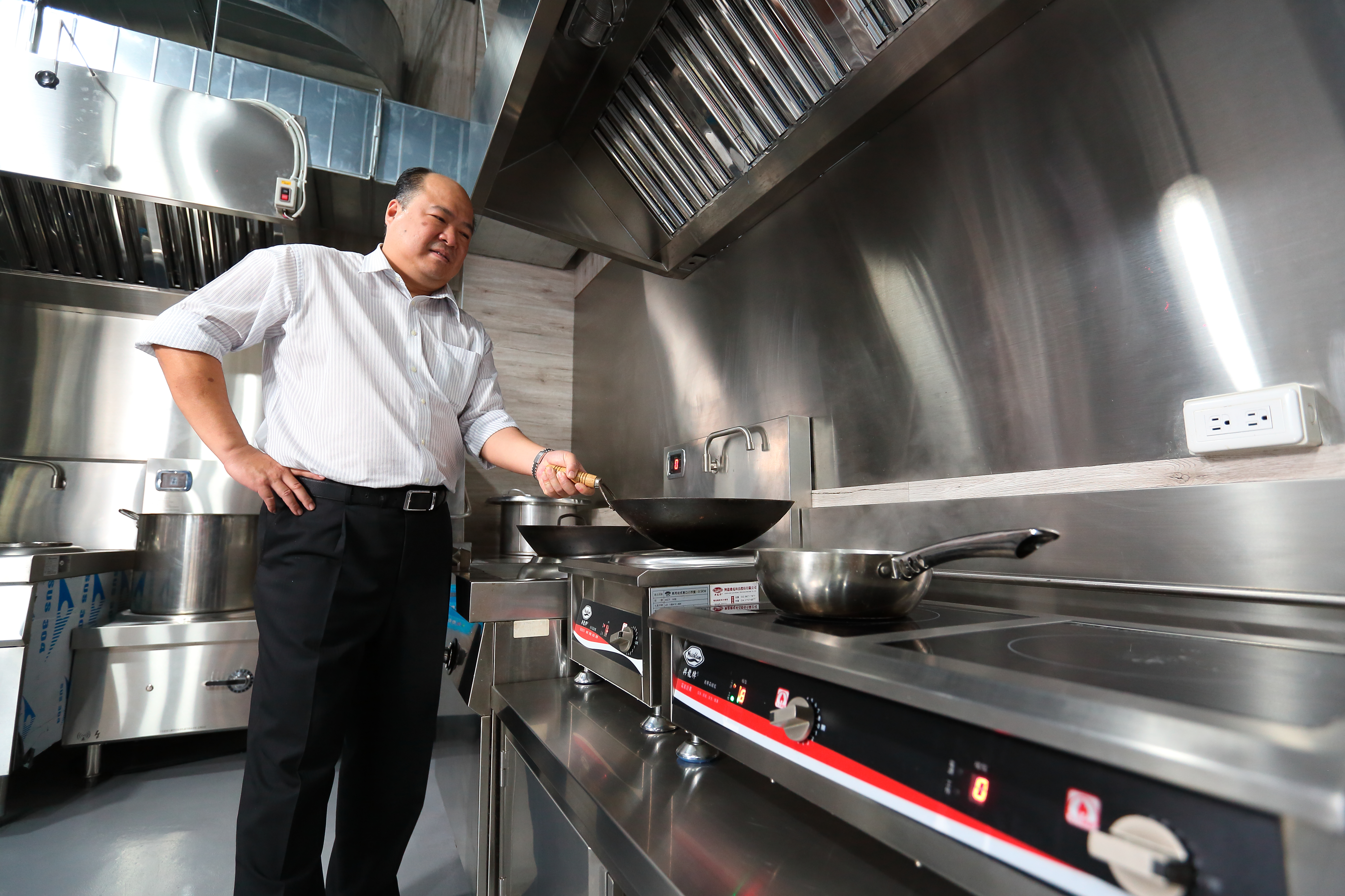 林永祥自稱掃街業務出身，也懂得與下游廠商搏感情，是老師傅眼中的超級戰將。