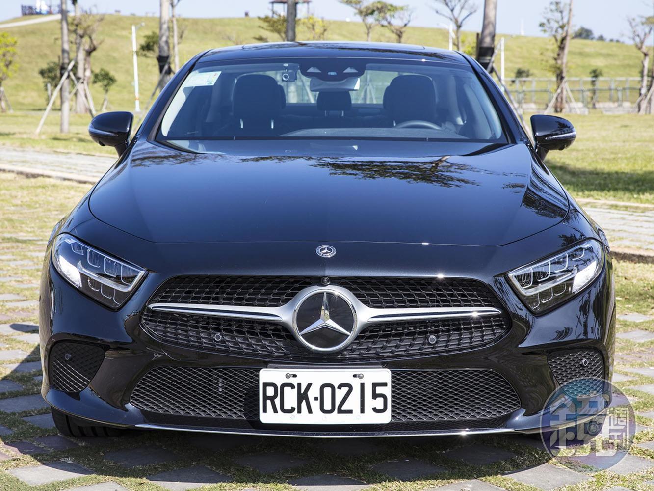 CLS350從車頭看過去，與去年底發表的A-Class很類似。