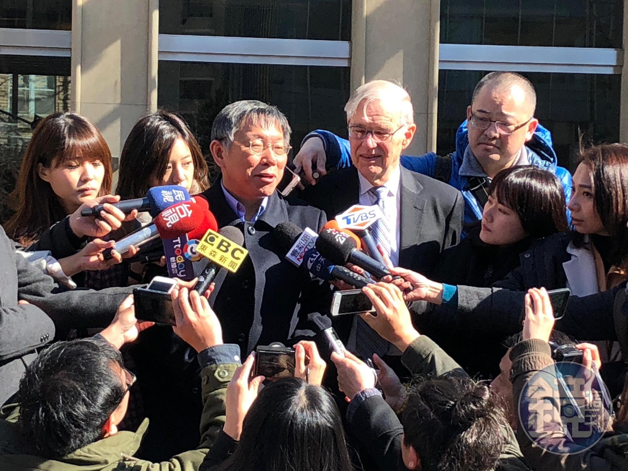 柯文哲赴華府布魯金斯院閉門會談後，與美國在台協會（AIT）前理事主席卜睿哲一起受訪。