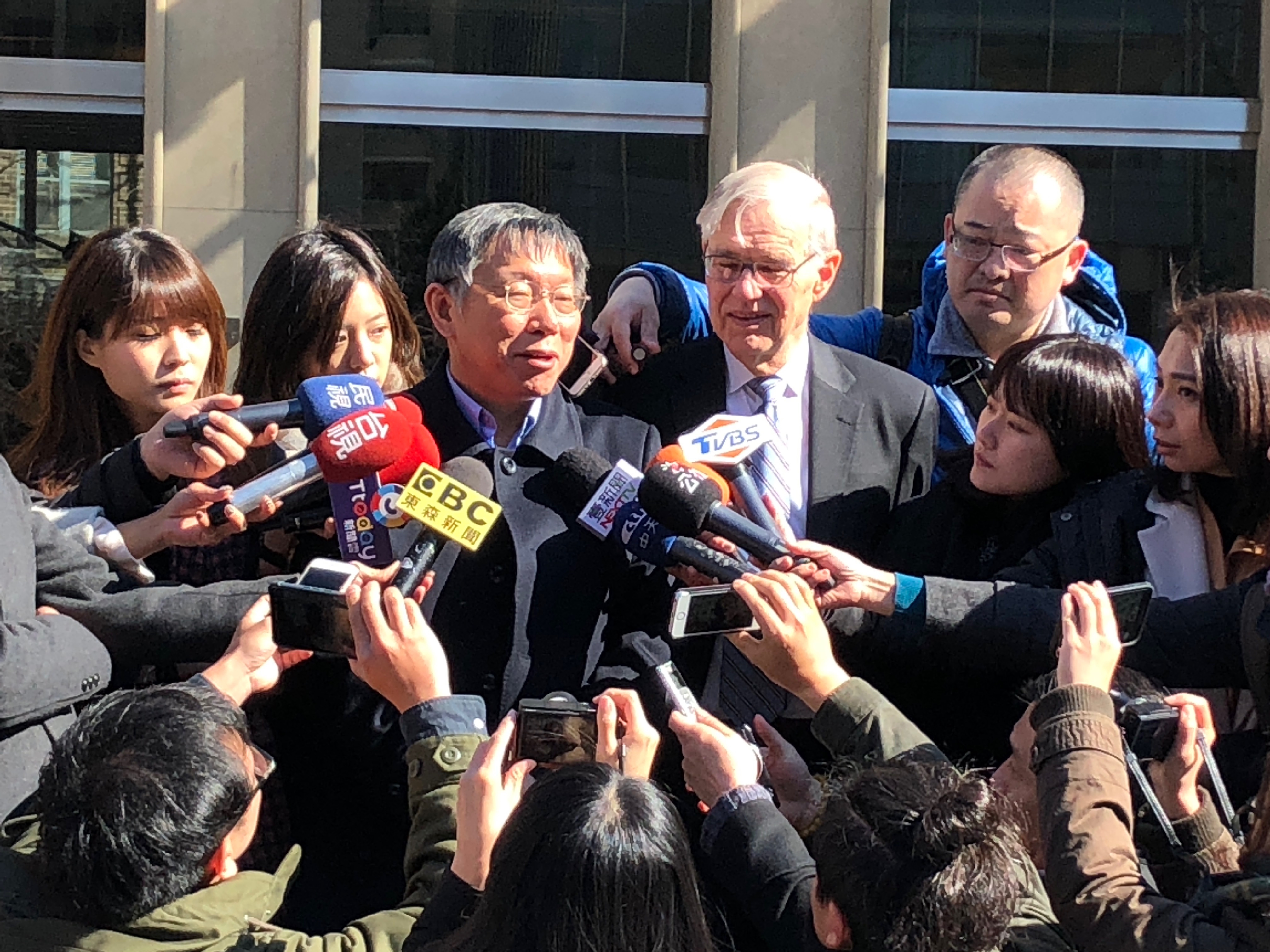 柯文哲赴華府布魯金斯院閉門會談後，與美國在台協會（AIT）前理事主席卜睿哲一起受訪。