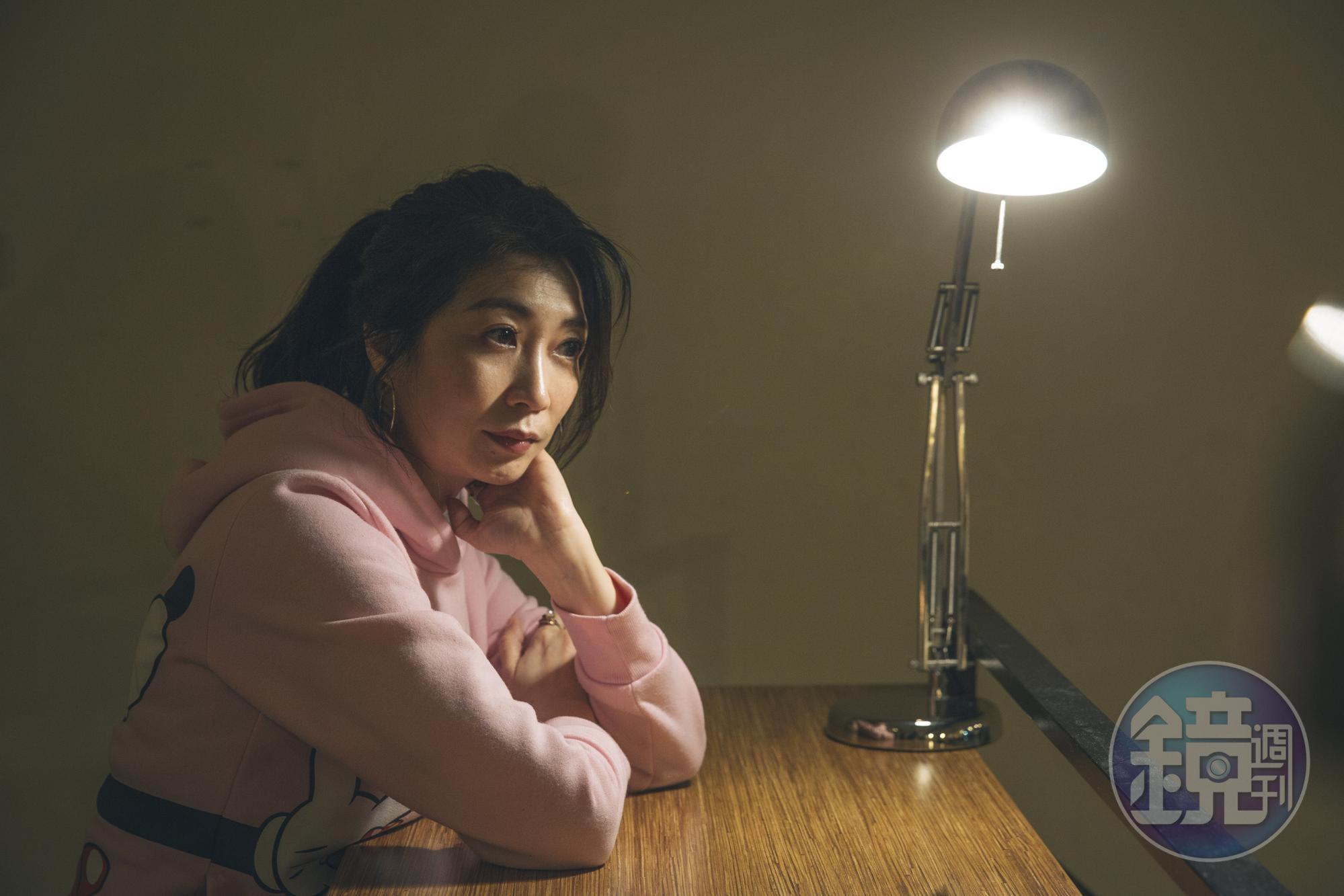 曾被媒體以為是台語掛的,實際上黃嘉千的爛台語一度是她不敢接《老大人》的原因,果然在拍攝期間鬧出不少笑話。