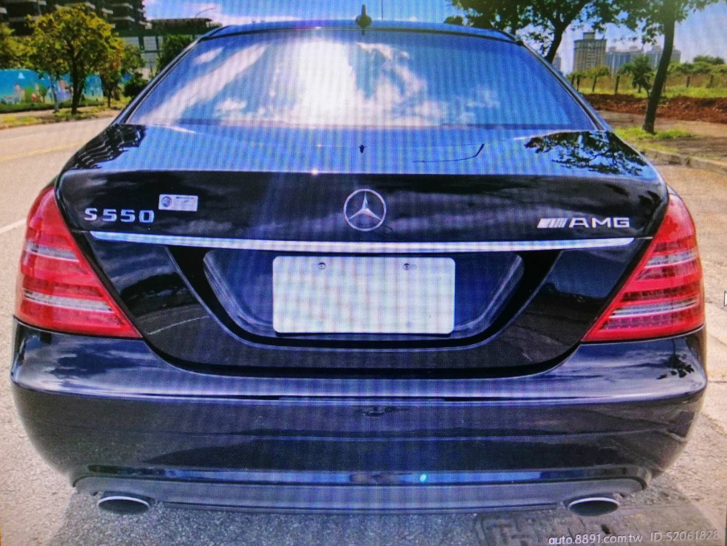 葉姓中古車商的百萬賓士。（警方提供）