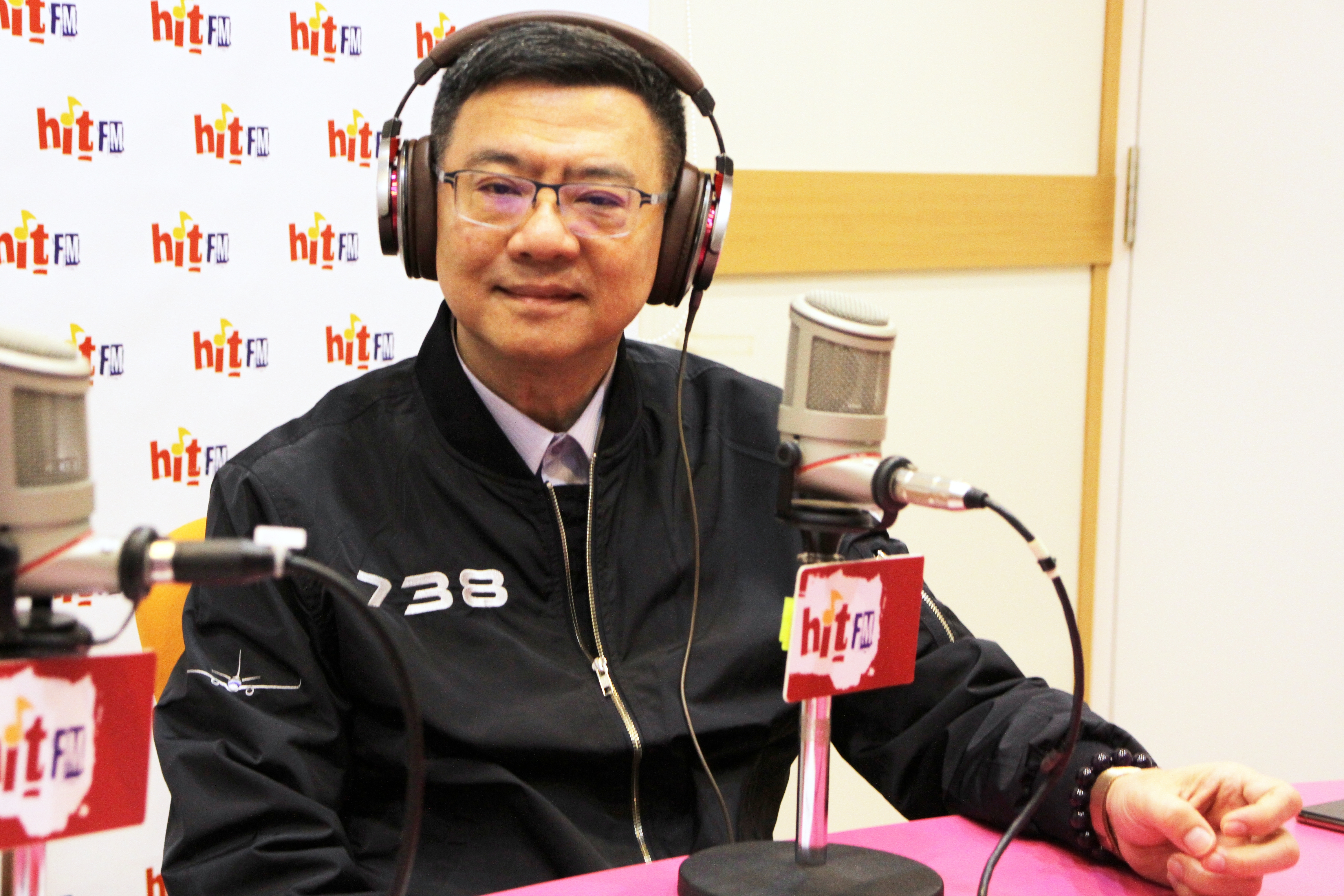 民進黨主席卓榮泰今（20日）早接受廣播節目專訪。（Hit Fm《周玉蔻嗆新聞》製作單位提供）