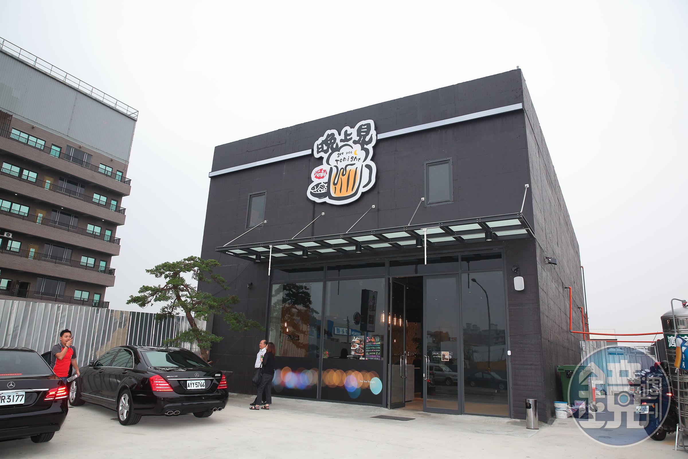 興龍機電總經理林永祥喜歡到「晚上見」報到，餐廳料理味美，價格實惠。