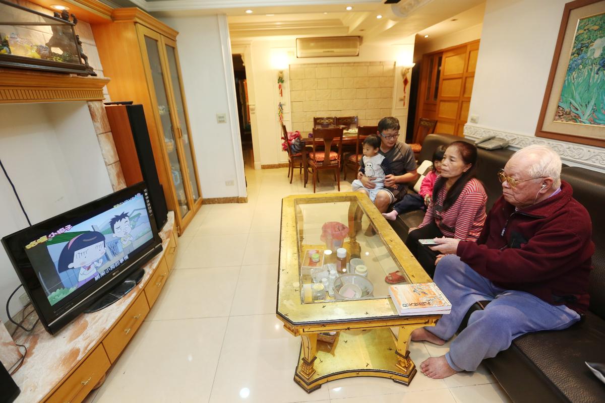 為了解店家內新聞頻道播放的情形，有民眾發起調查活動，號召群眾深入了解住家附近的商家頻道選擇狀況。圖為示意圖。