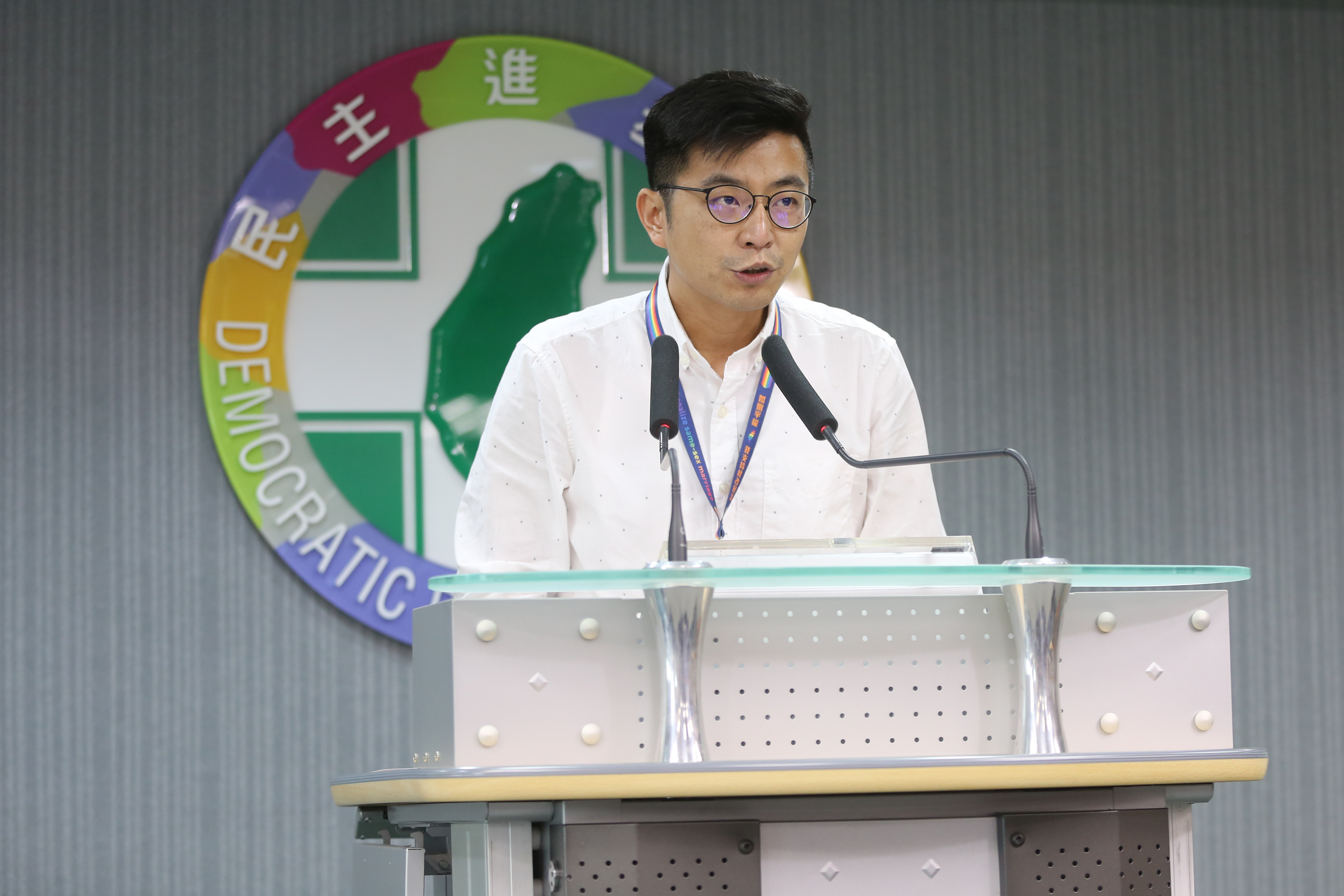 民進黨發言人周江杰會後轉述，陳菊、蘇貞昌、柯建銘是老師父，負責總統提名協調。