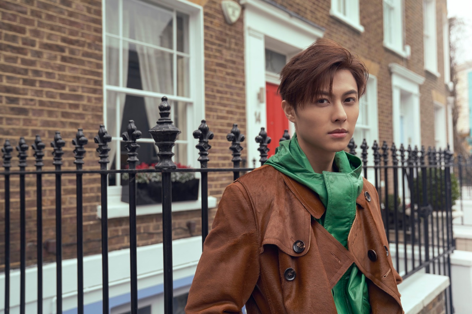 王子邱勝翊邁入30而立之際，終於圓夢赴英國倫敦，拍攝第一本寫真雜誌書《Prince Start》寫真雜誌書。（華研提供）