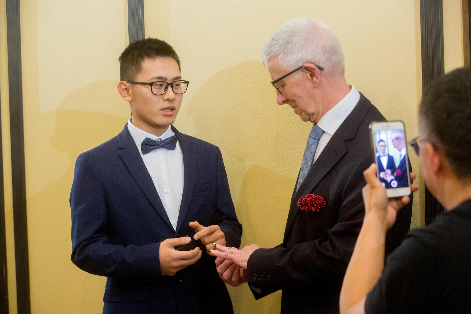 「年齡只是數字,」這是兩人共同的信念,他們只想在未來歲月裡,盡可能相守。