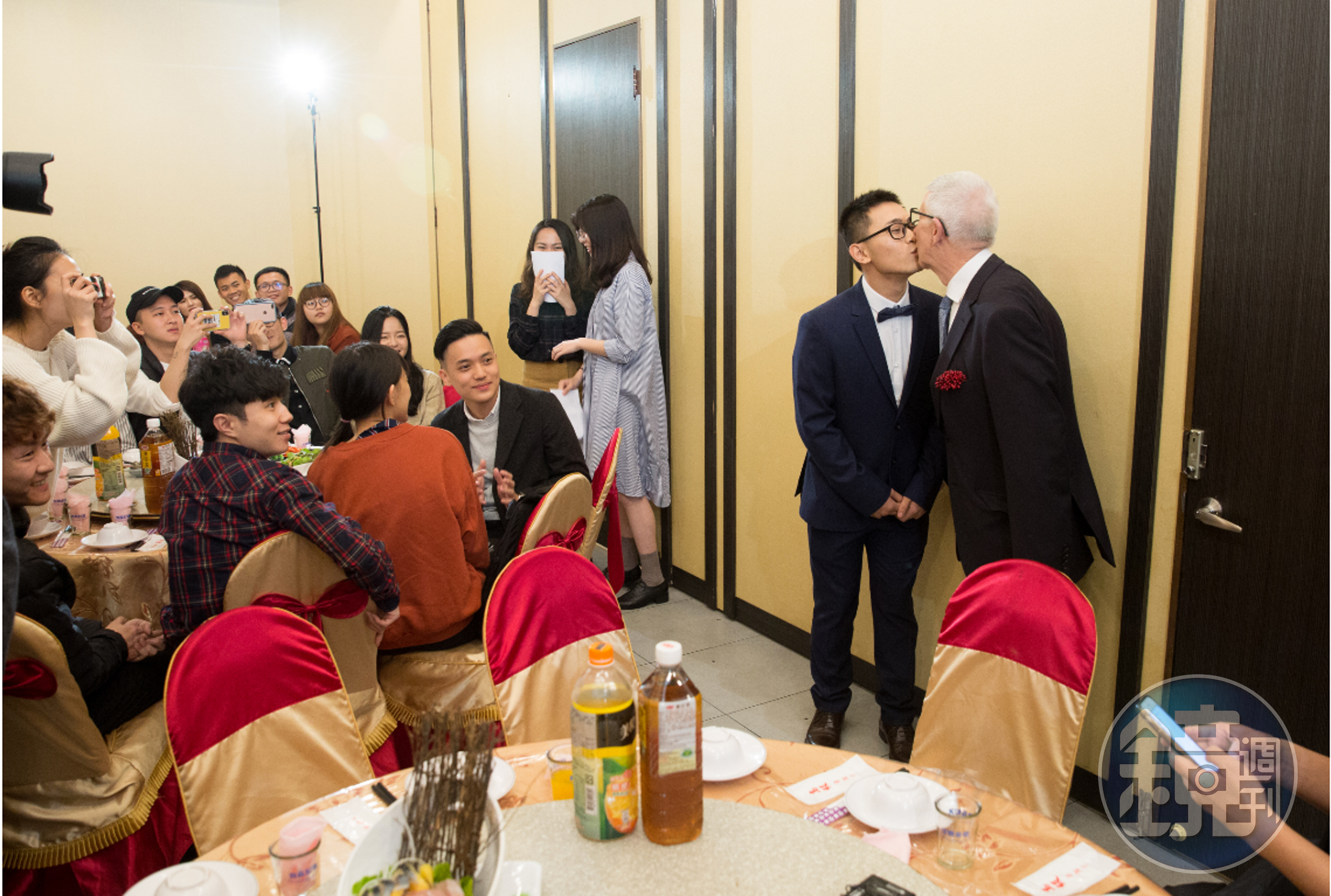 台英跨國同志婚禮，新郎趙守泉和Andi Goodier交換了誓言和戒指後，成為夫夫。